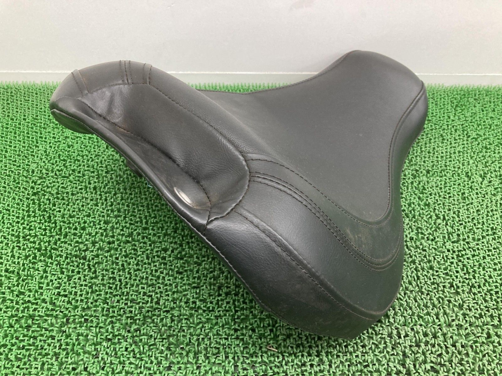FLFBS フロントシート 52000333 ハーレー 純正 バイク 部品 ソフテイル ファットボーイ114 18年- コンディション良好 【中古】 80 FLFBS フロントシート 52000333 ハーレー 純正 バイク 部品 ソフテイル