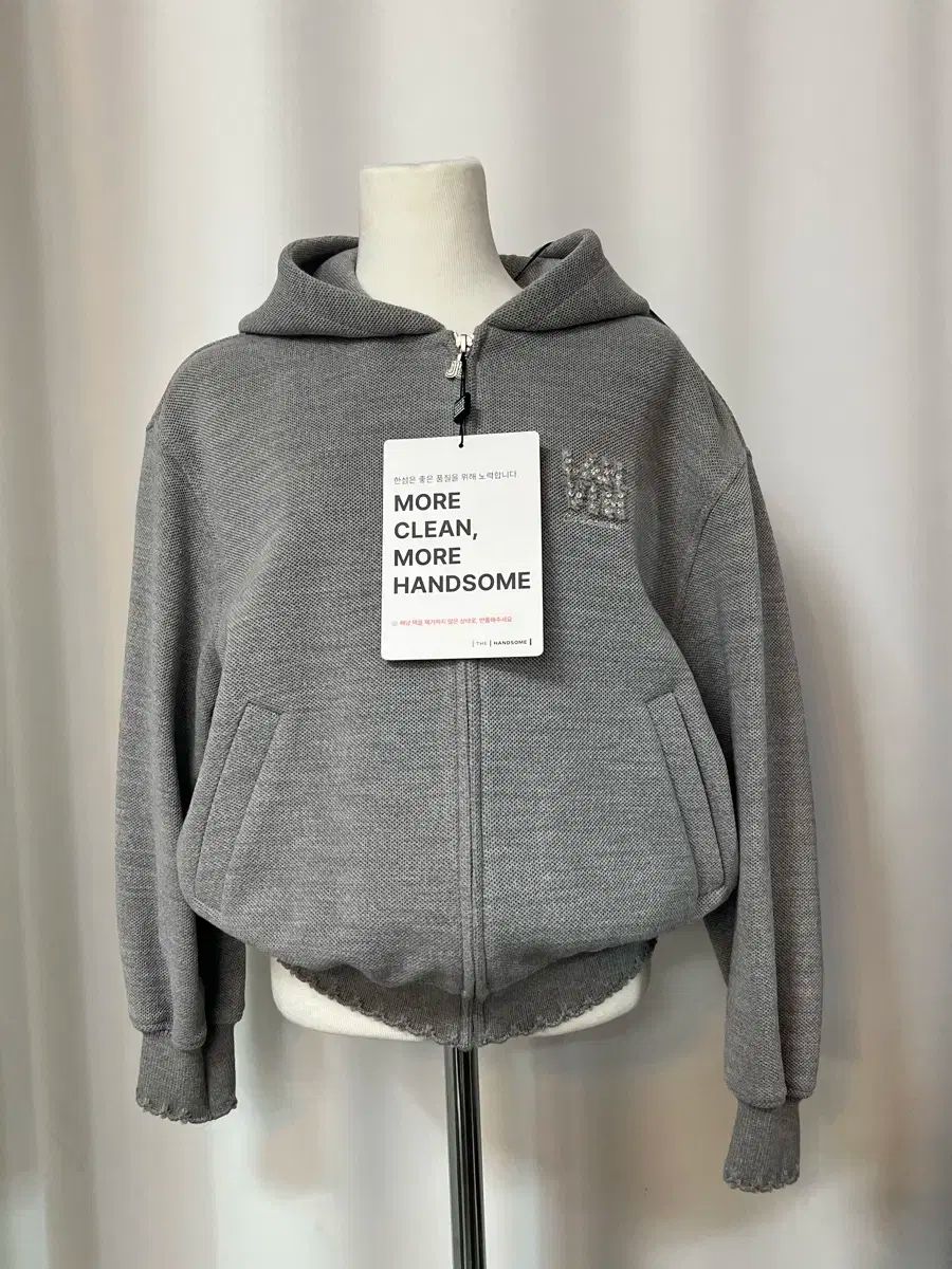 フード付きジップアップ