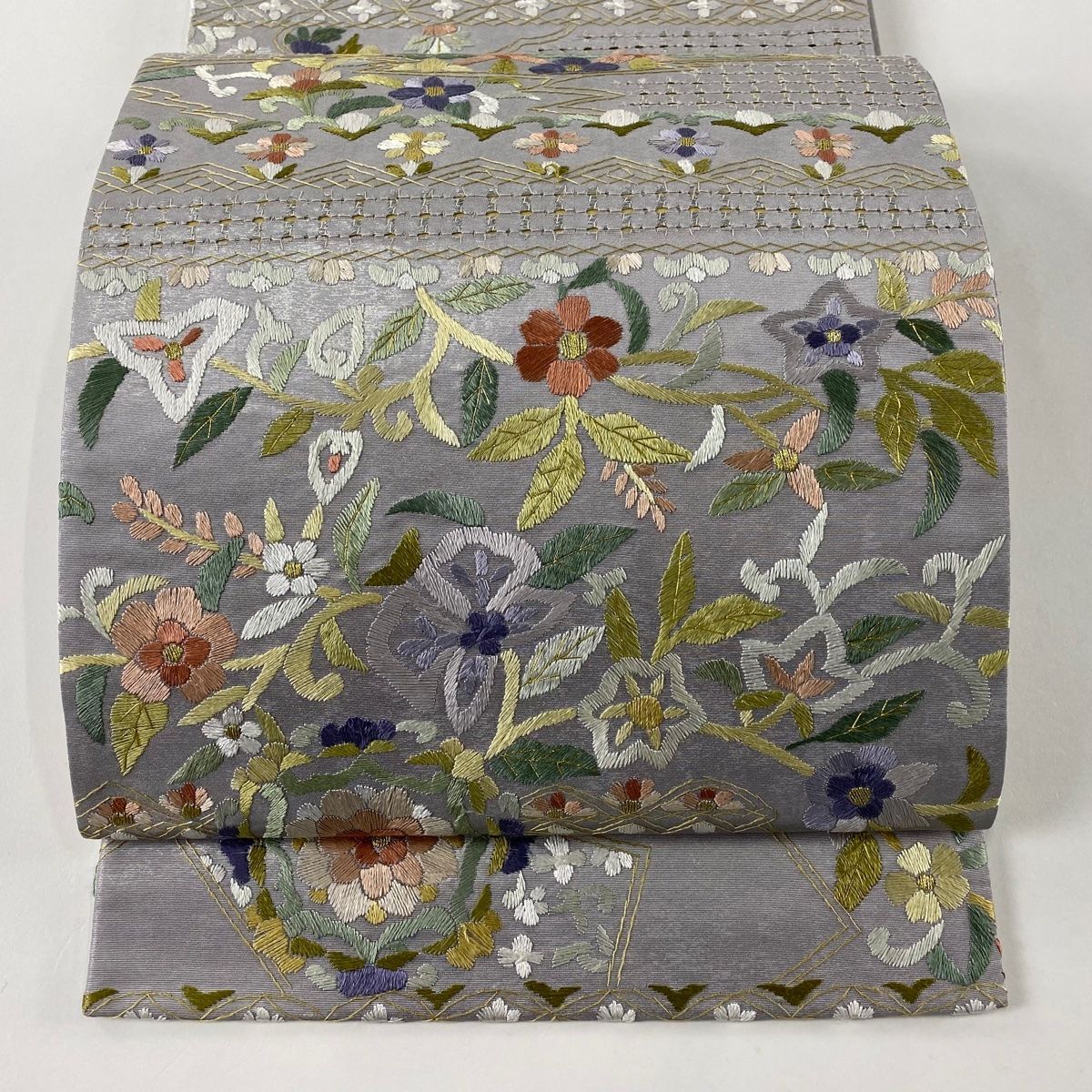 袋帯 草花 華文 刺繍 金糸 灰色 六通 正絹