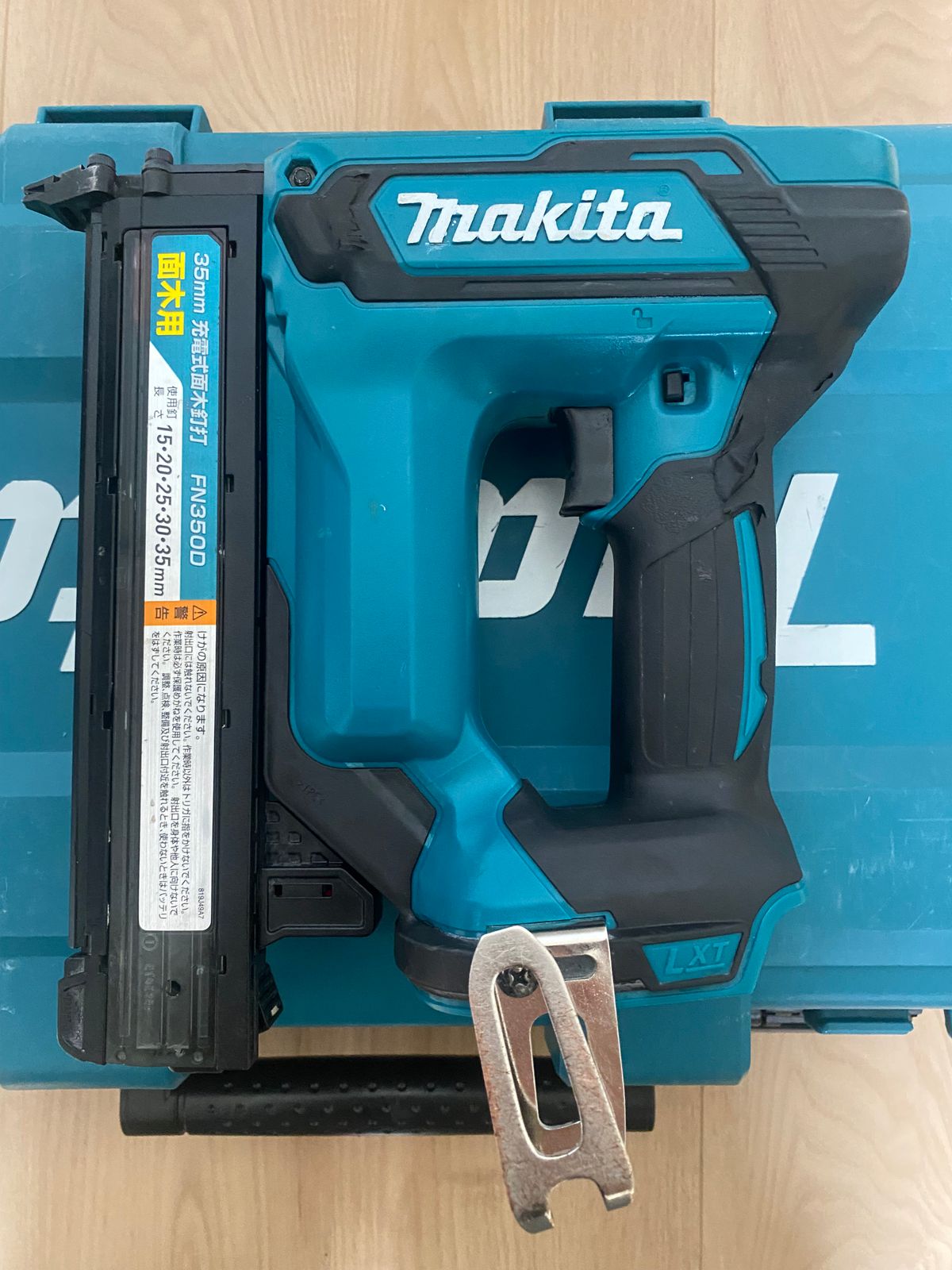 マキタ 35mm充電式面木打 マキタ 35mm充電式面木釘打 FN350DZK 中古品 