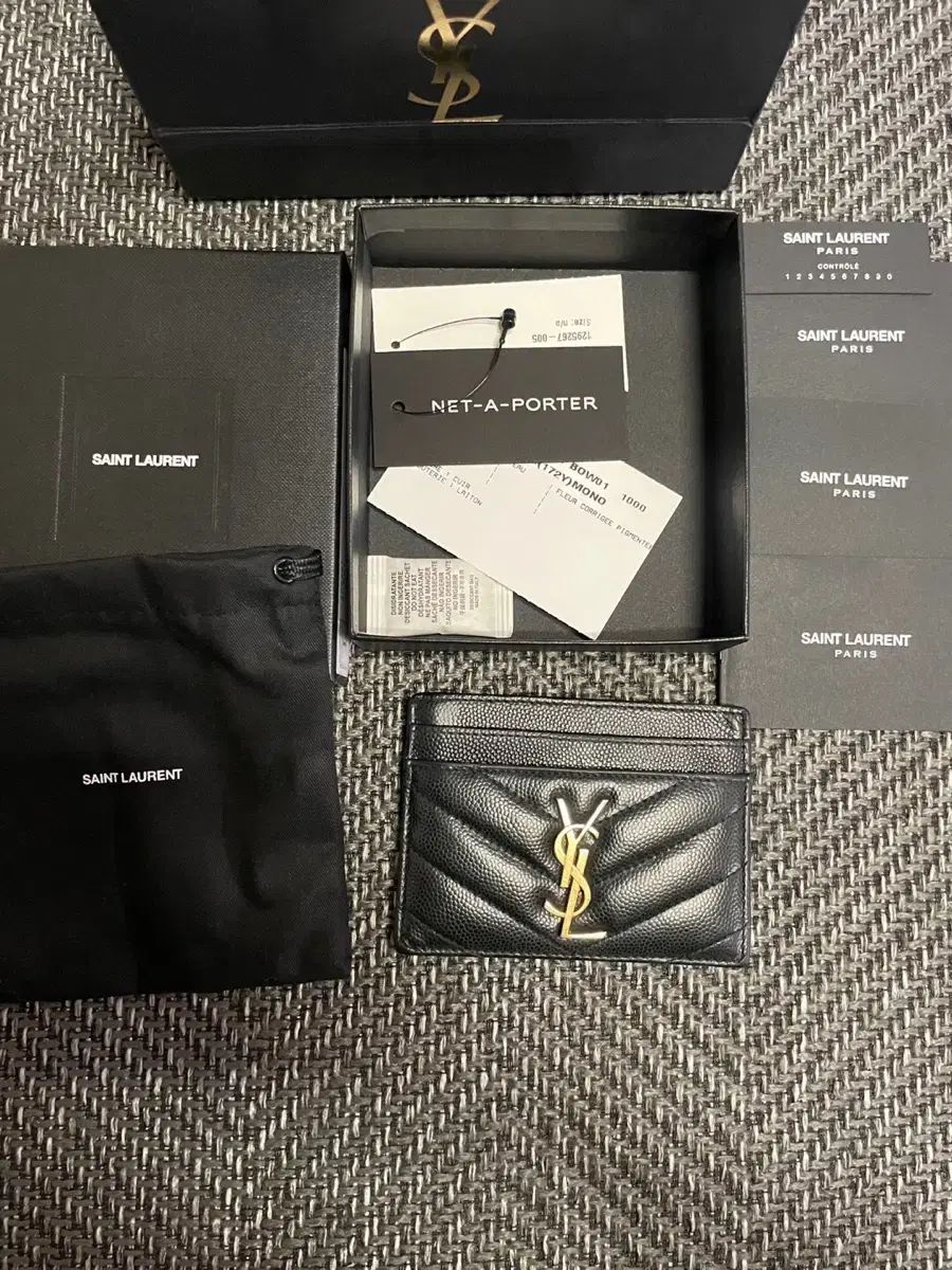Saint Laurent イヴサンローラン マトラッセ カードウォレット