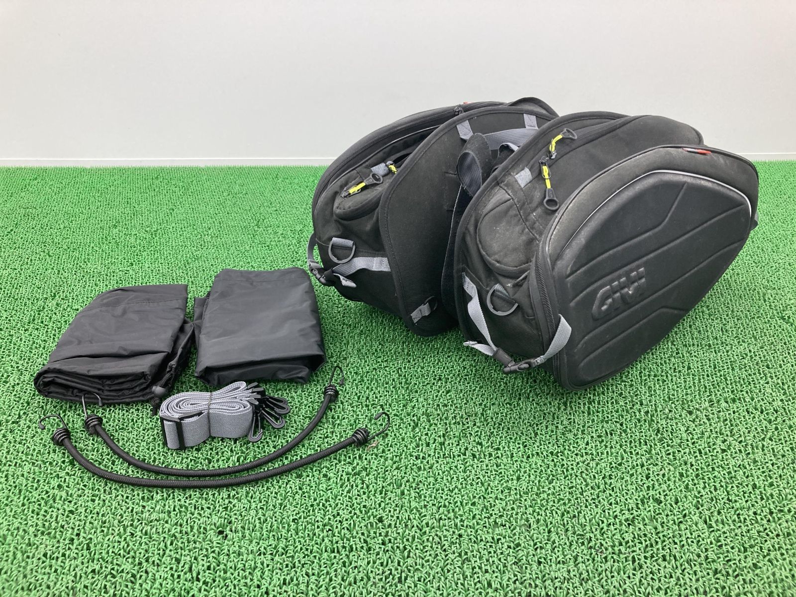 ③専用出品 GIVI製 サイドバッグ 左右 94355 社外 中古 バイク 部品 EA100B