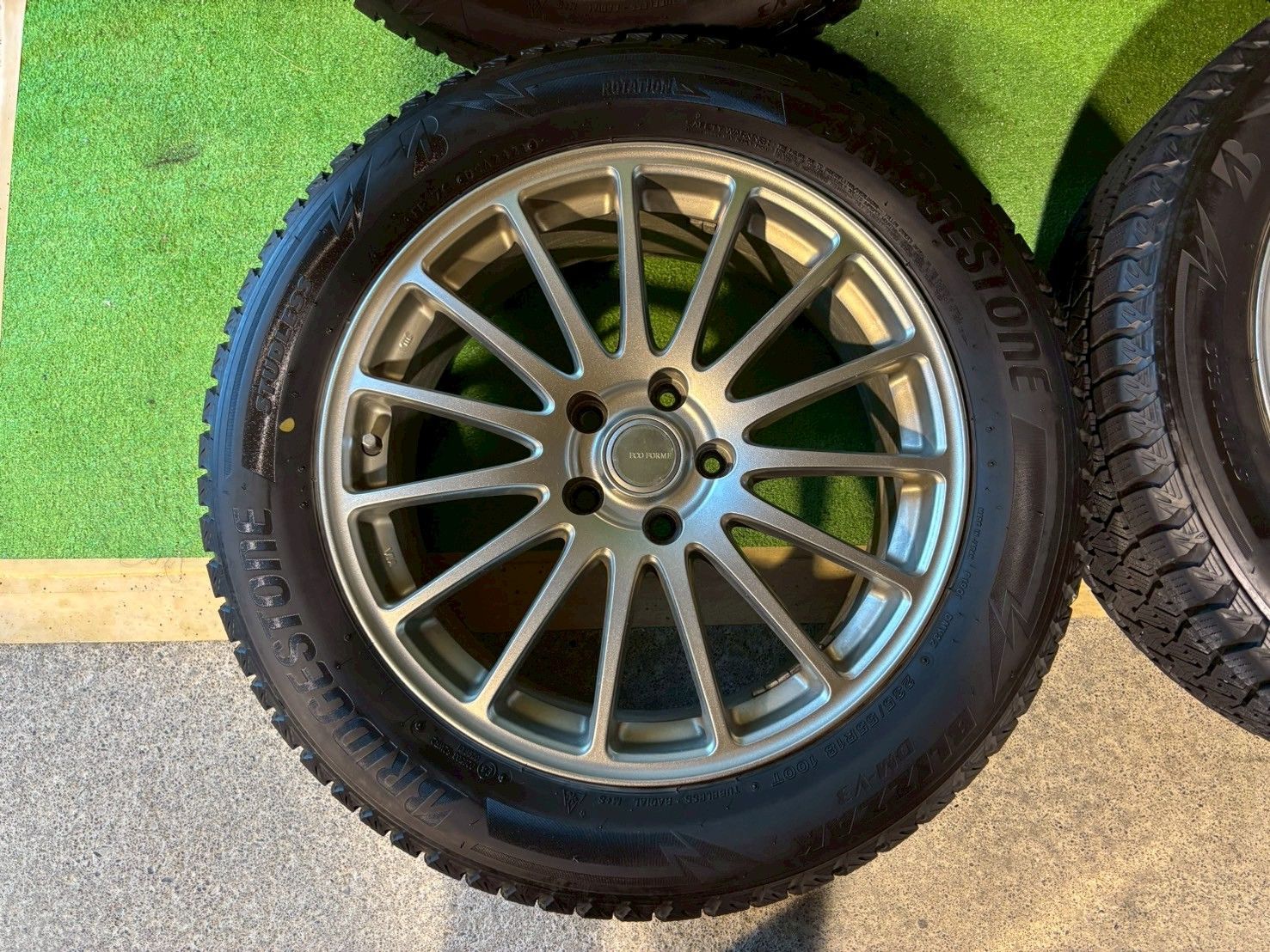 235/55R18 ホイール付きスタッドレスタイヤ（ブリザック）4本セット