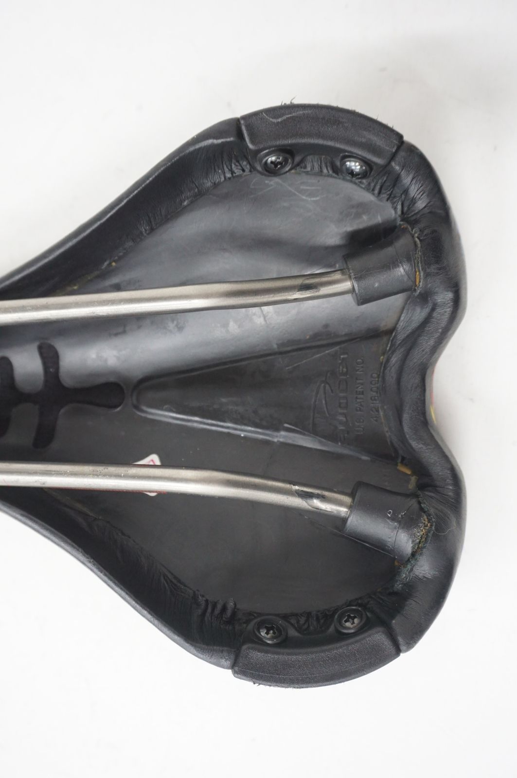 AVOCET 「アボセット」 AIR 40R TITANIUM O2 サドル / バイチャリ阪急