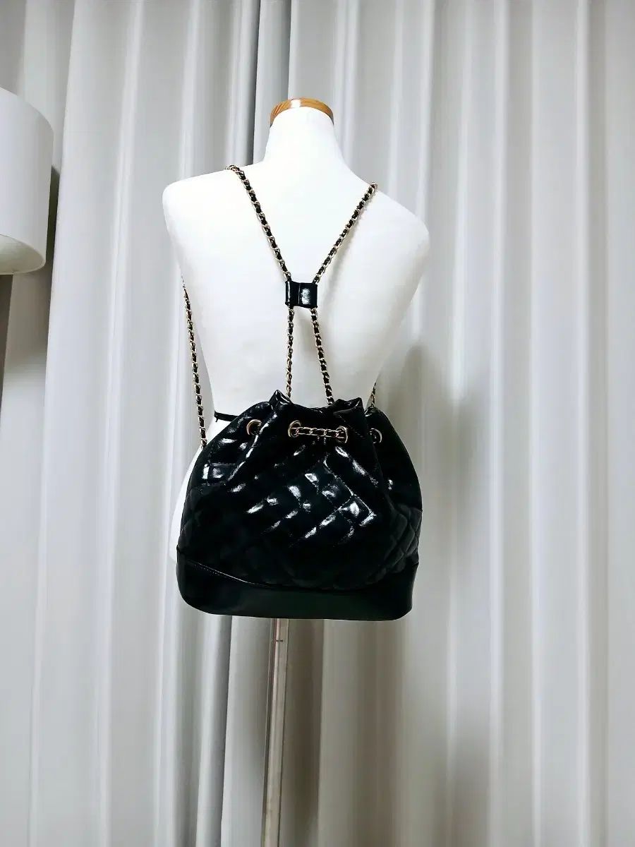 極美品】ロエベ バルーン ショルダーバッグ アナグラム レザー 黒 斜め  