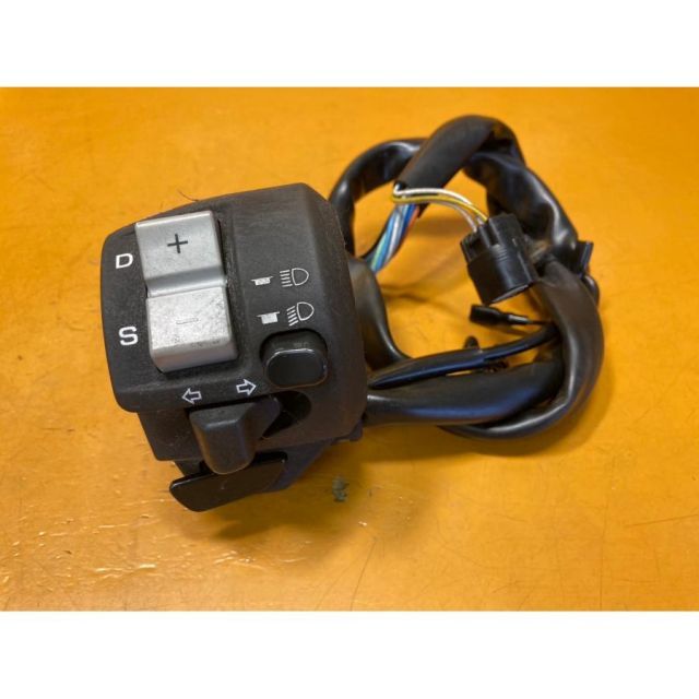 SR 53539]ホンダ フォルツァZ MF10-100 ハンドルスイッチ 左
