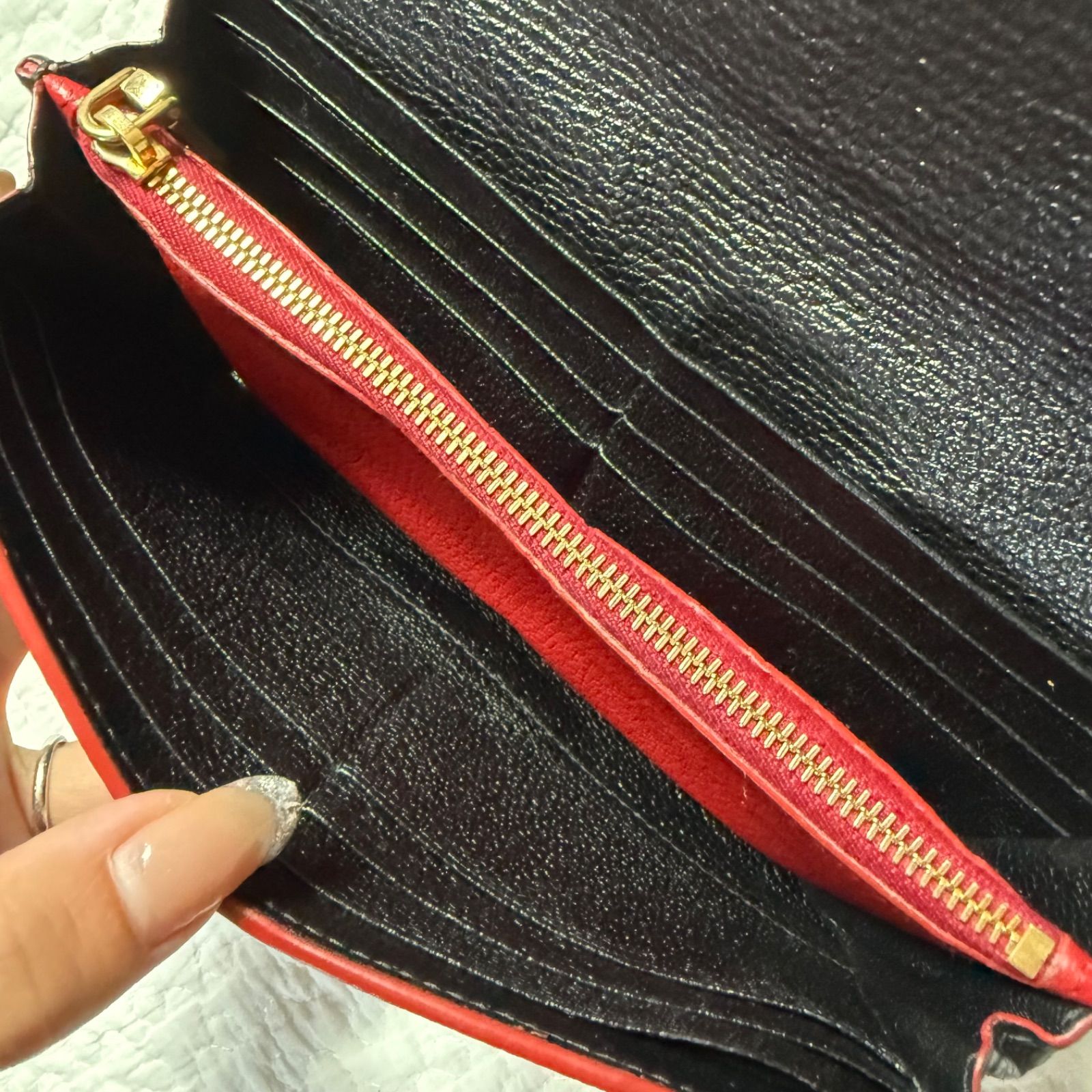 美品 miumiu(ミュウミュウ) 財布 マドラスラブ 5DH060 黒×レッド
