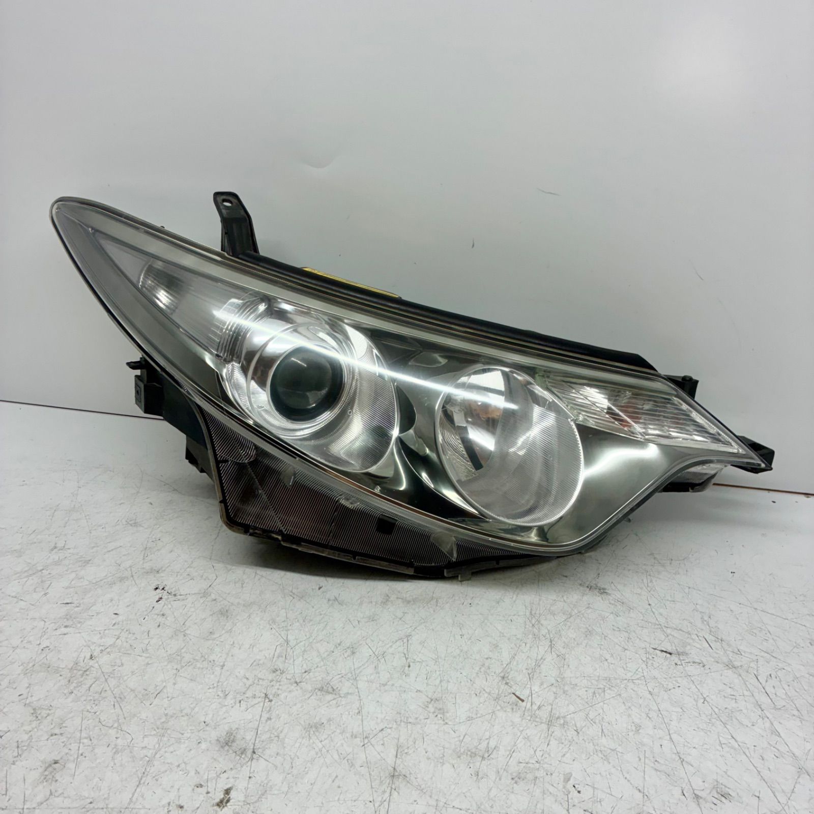 トヨタエスティマ ACR50 右左セットヘッドライトKOITO 28-217 トヨタエスティマ ACR50 右左セットヘッドライトKOITO 28-217