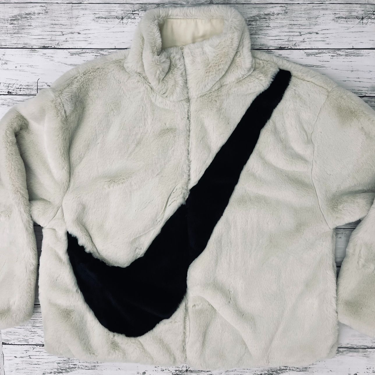 NIKE フェイクファージャケットXLサイズ ナイキ（NIKE）（キッズ）ビッグ スウッシュ FAUX FUR ファー