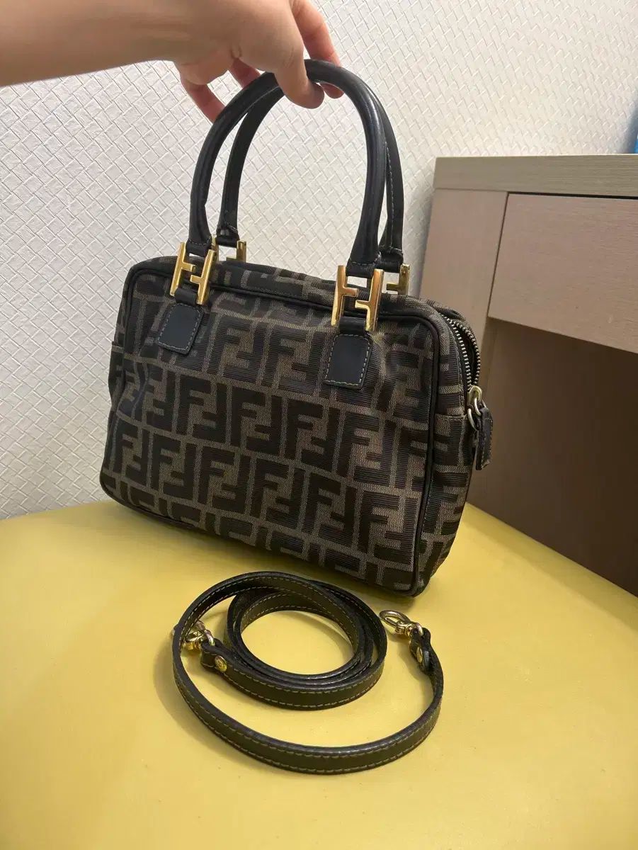 ✨美品✨フェンディ ショルダーバッグ ズッカ柄 FF 斜め掛け 総柄 ロゴ 美品】FENDI フェンディ ズッカ柄 ショルダーバッグ斜め掛け キャンバス