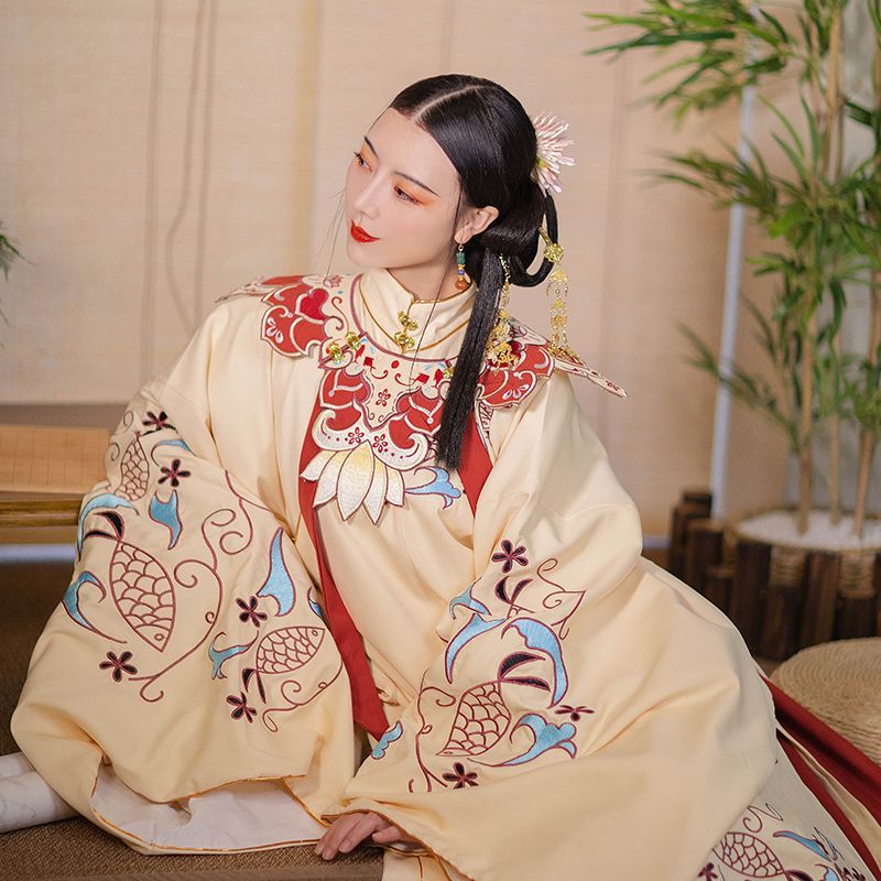 新品未使用 漢服 豪華刺繍デザイン 中国風 魚蓮明制漢服 秋冬用 刺繍