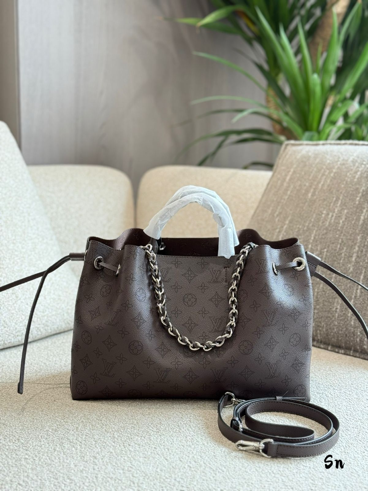 LOUIS VUITTON ドローストリングバッグ 今日特価】Louis Vuitton Bella Mahina Drawstring Bag・ルイ