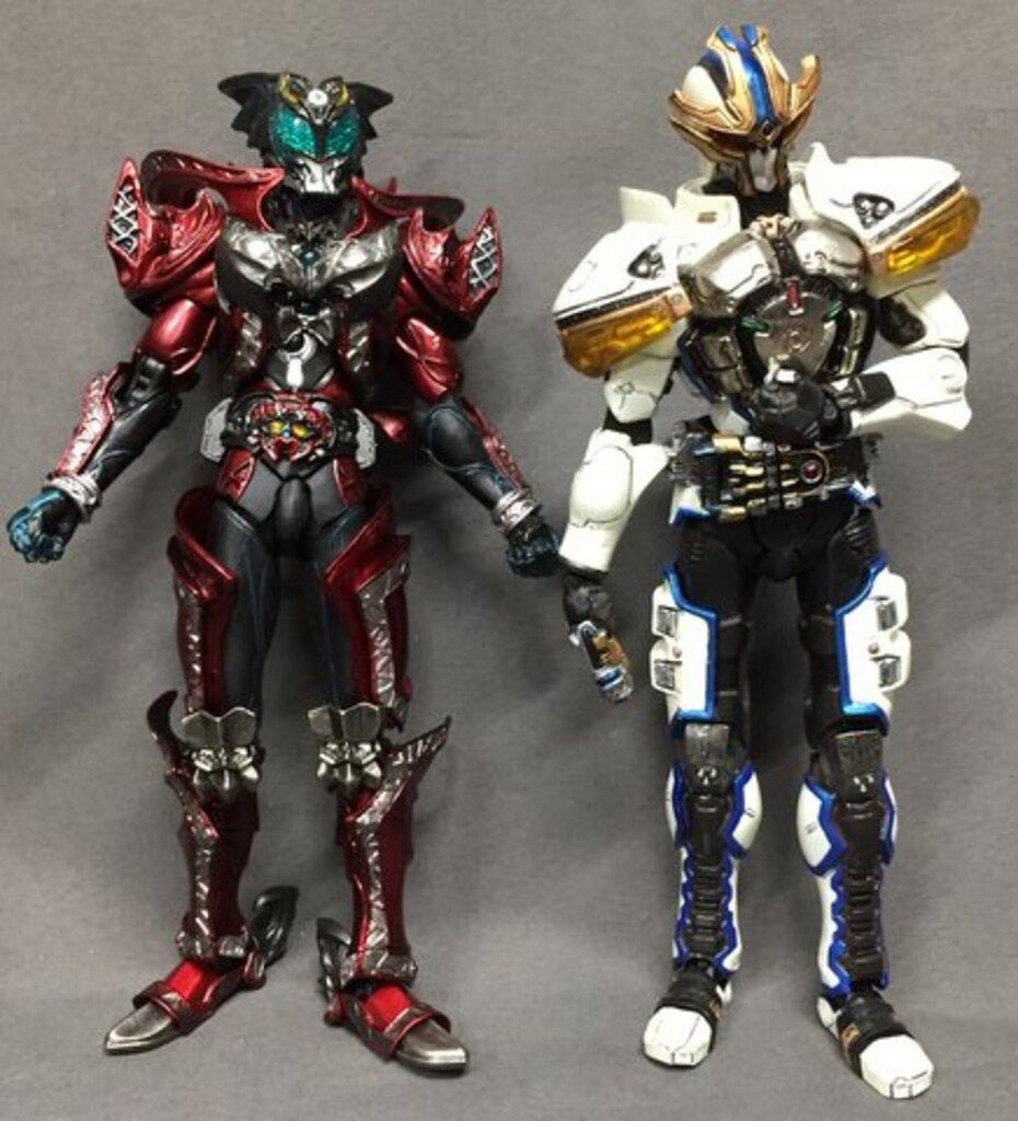 バンダイ S.I.C. 仮面ライダーキバ 仮面ライダーイクサ&仮面