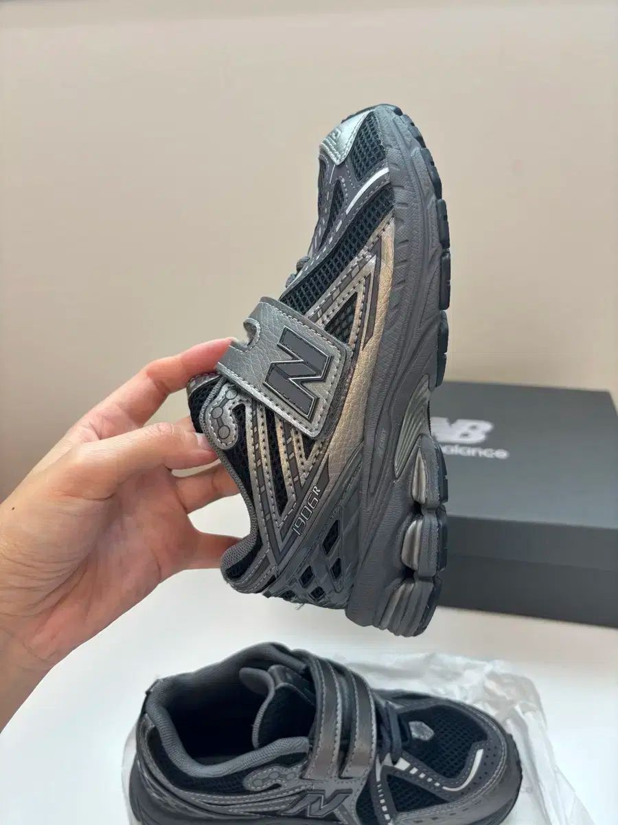 New Balance ニューバランス キッズ 1906 ファントムブラック 200 PV1906EZ