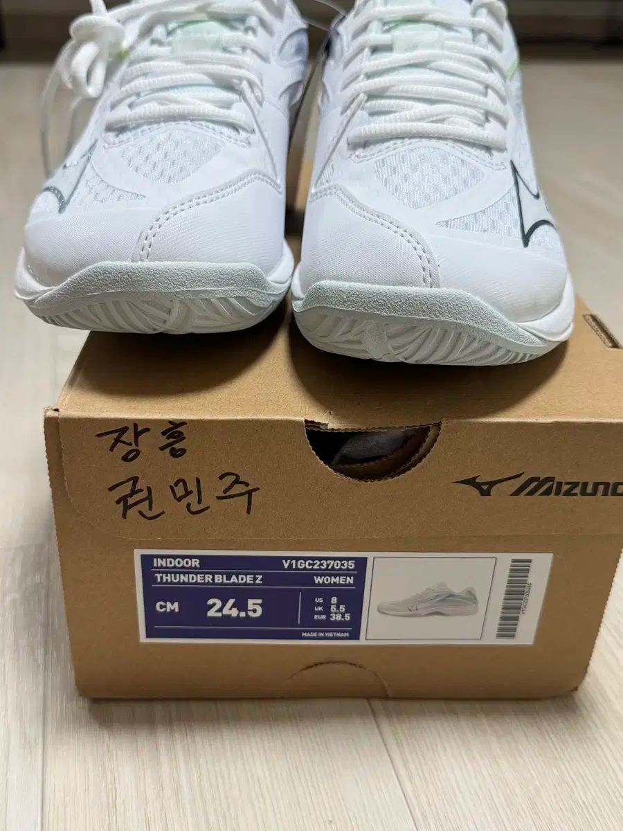 バドミントンシューズ