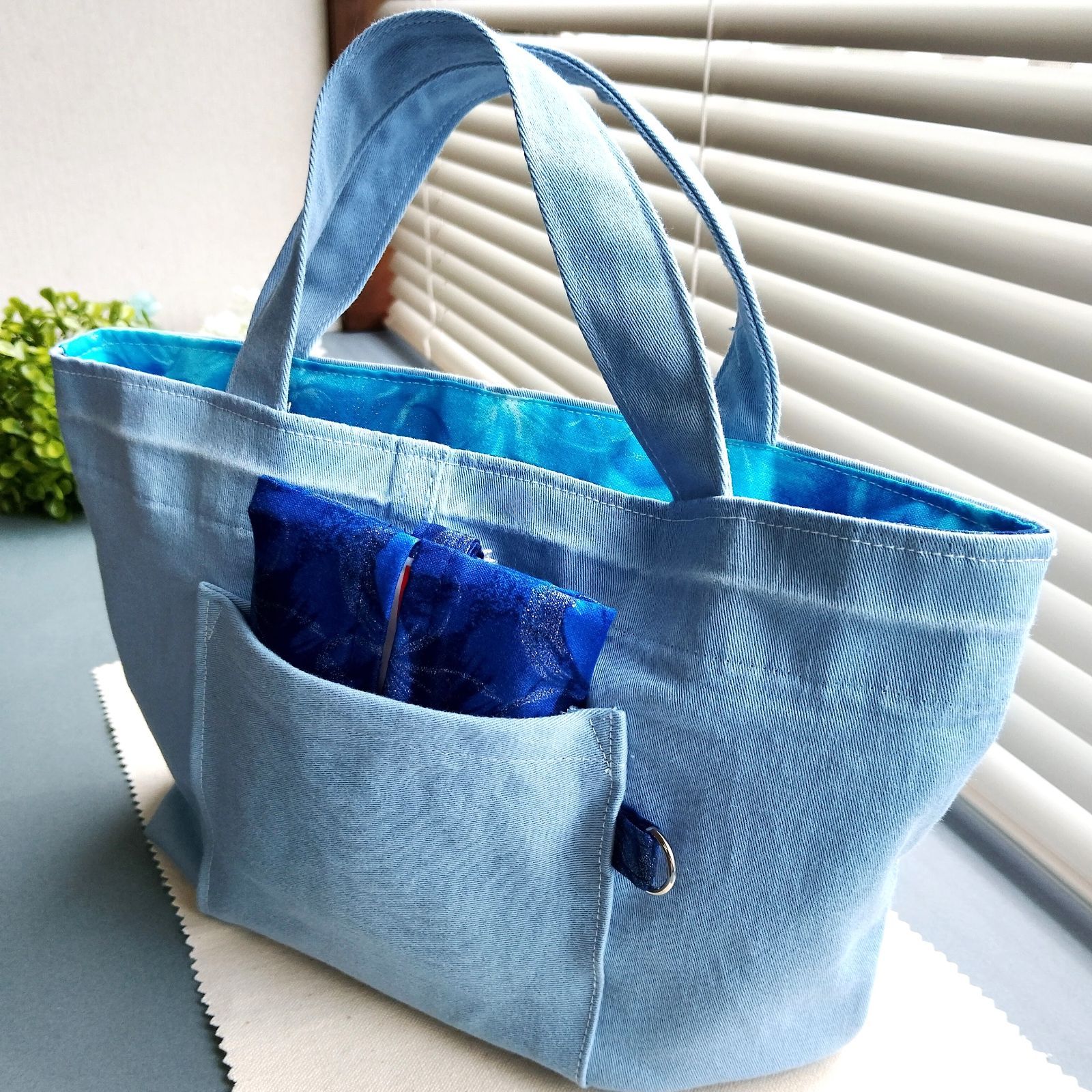 ハンドメイド　デニムリメイク　トートバック　ティッシュ入れ ティッシュケース付き】トートバッグ デニムリメイク 小物入れ