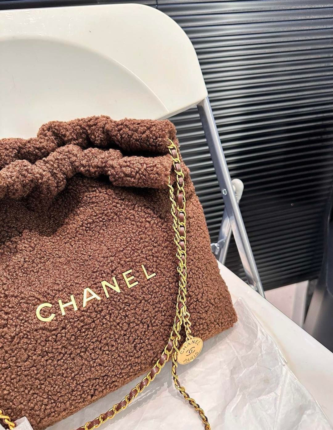 Chanelシャネルラムウールビンバッグ