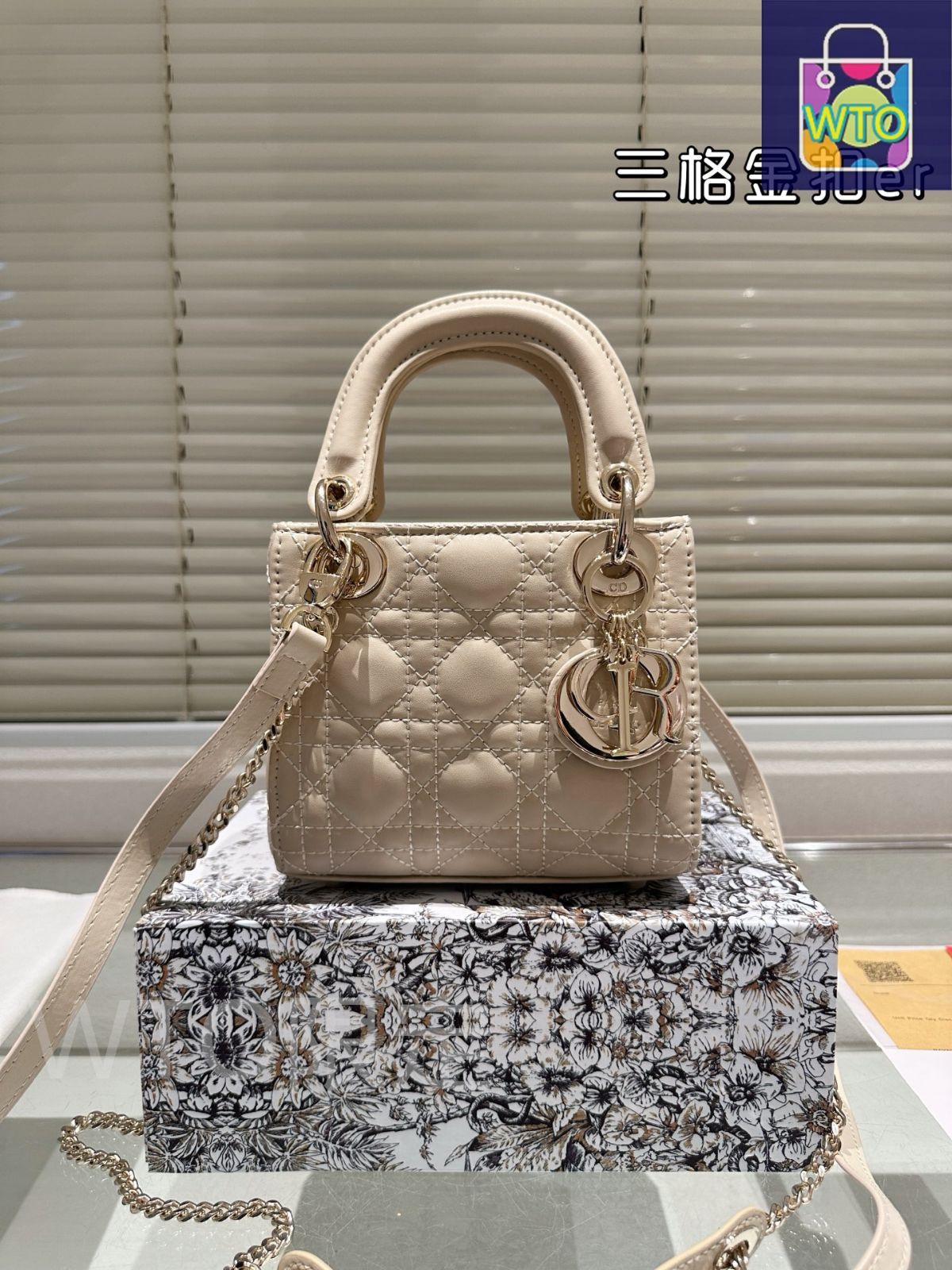 【Dior】LADY DIOR BAG レディ ディオール ラムスキン バッグ 今日特価】Dior Lady Dior Lambskin Bag with Foldable Gift Box