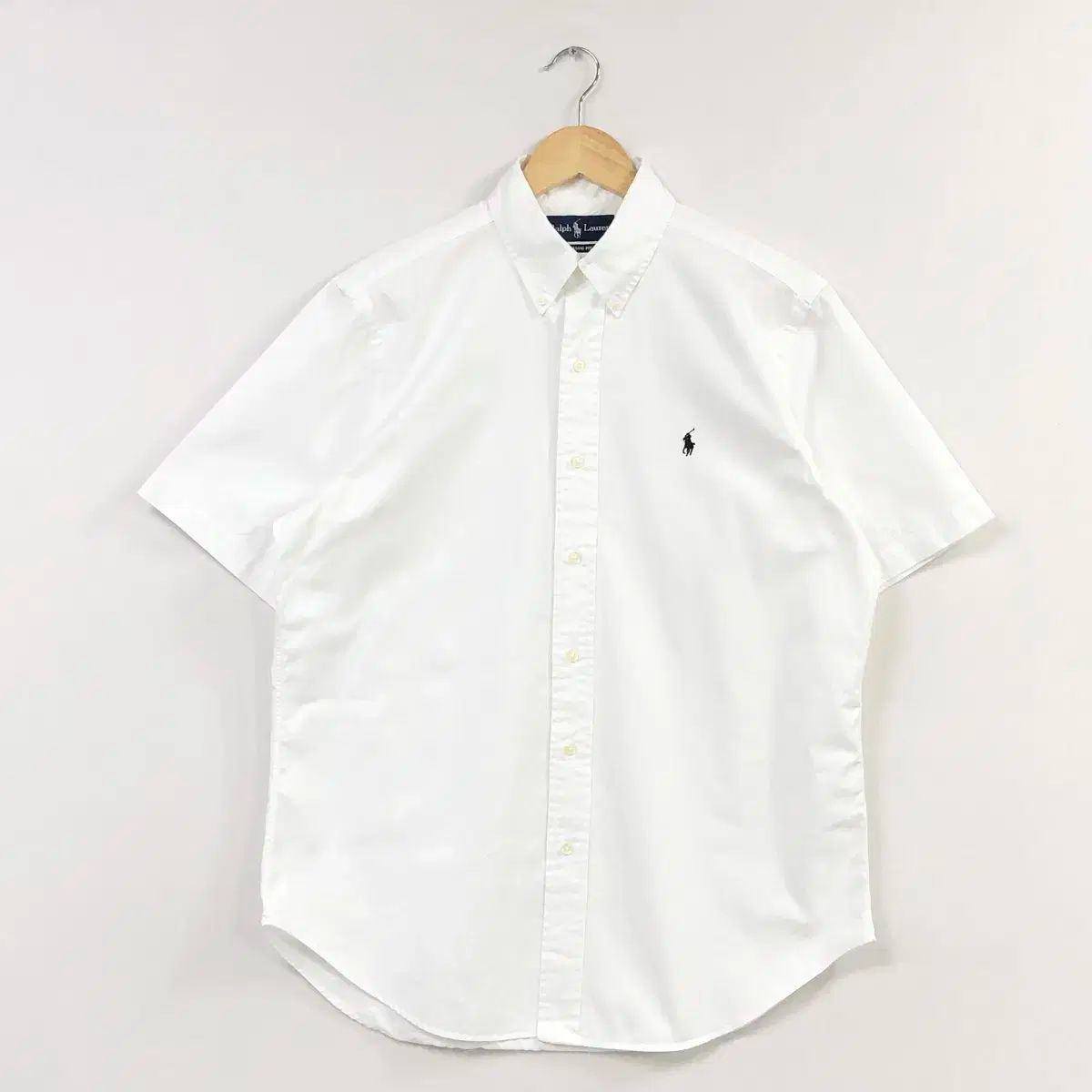 白 シャツ