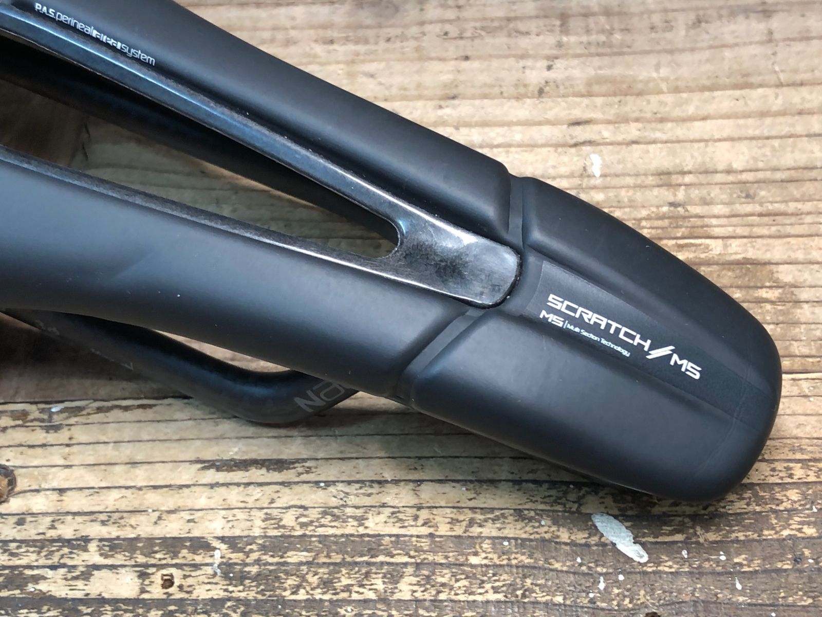 IZ103 プロロゴ Prologo スクラッチ SCRATCH M5 PAS NACK サドル