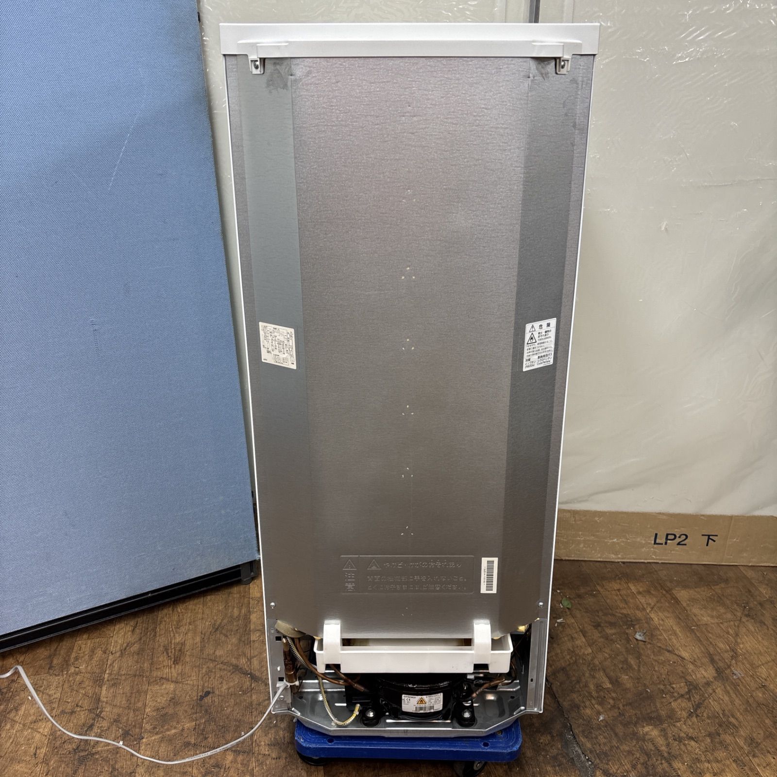 I675 🌈 名古屋市近郊配送設置無料！ SHARP 冷蔵庫 (137L) 2ドア