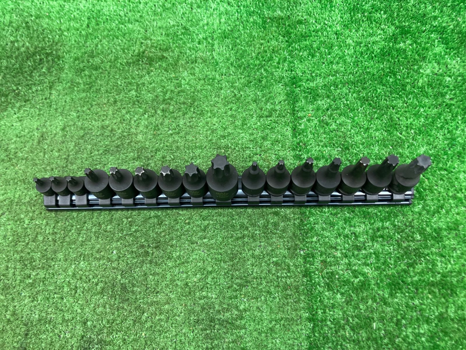 MACTOOLSマックツール トルクスドライバーソケット16本セット MT XT VT XH ホルダー付 アクトツール富山店 BR