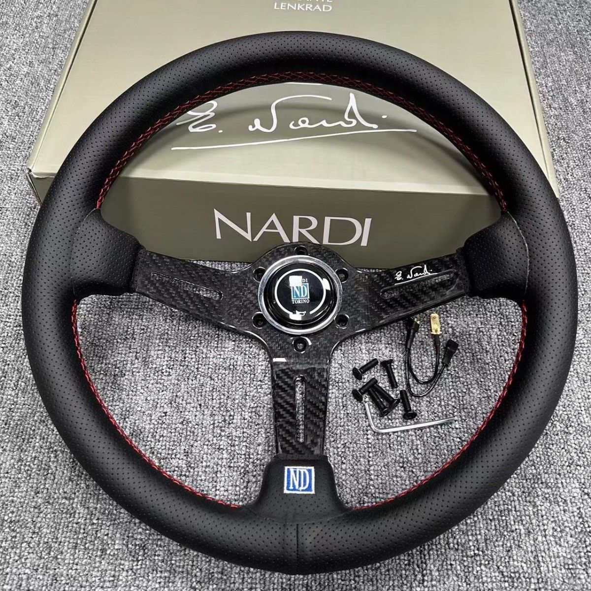 【新品未使用】炭素繊維NARDIステアリング スポーツステアリングホイール 高品質 車ハンドル PVCレザー 340mm 13インチ レース ドリフト ステアリング