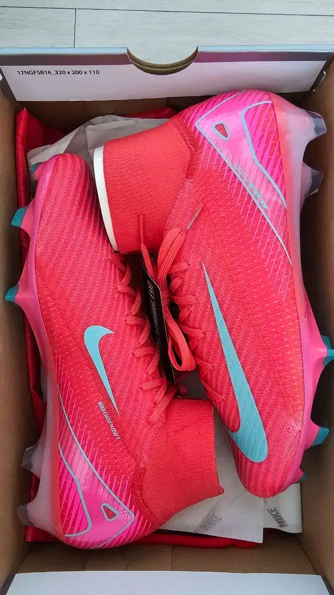 Nike マーキュリアルスーパーフライ グレー/ピンク ロナウド NIKE公式