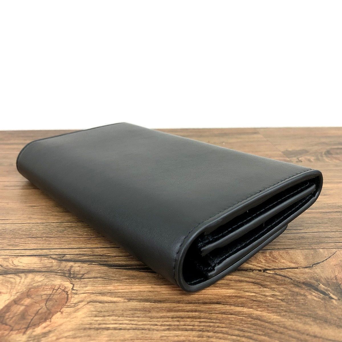 121 送料込み！ 未使用品 Salvatore Ferragamo 長財布 22-D999  