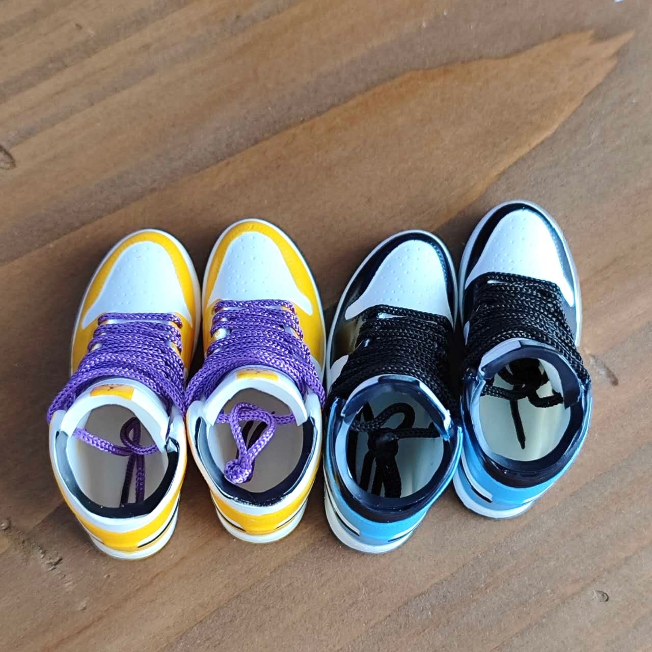 青・黄】 ミニチュアスニーカー NIKE 2足セット 新品 - メルカリ