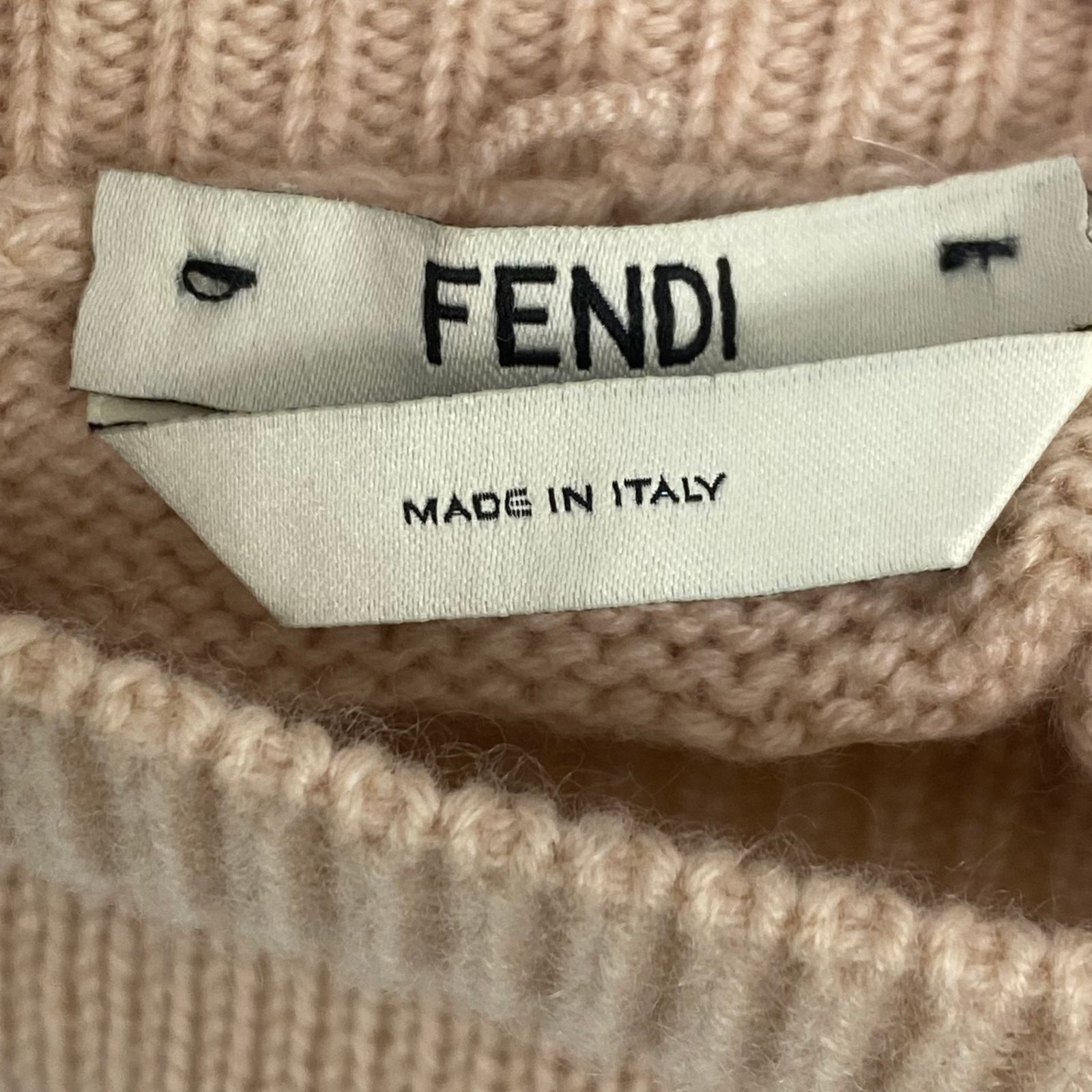 FENDI Fロゴ 長袖セーター ベージュ・黒 ロゴニットセーター ベージュ