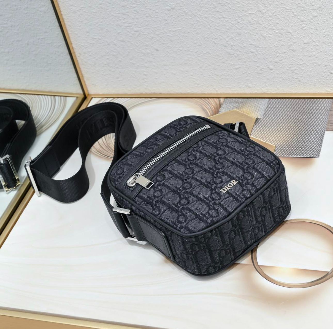 美品 DIOR メンズ 斜め掛けショルダーバッグ 【付属品完備 未使用級  