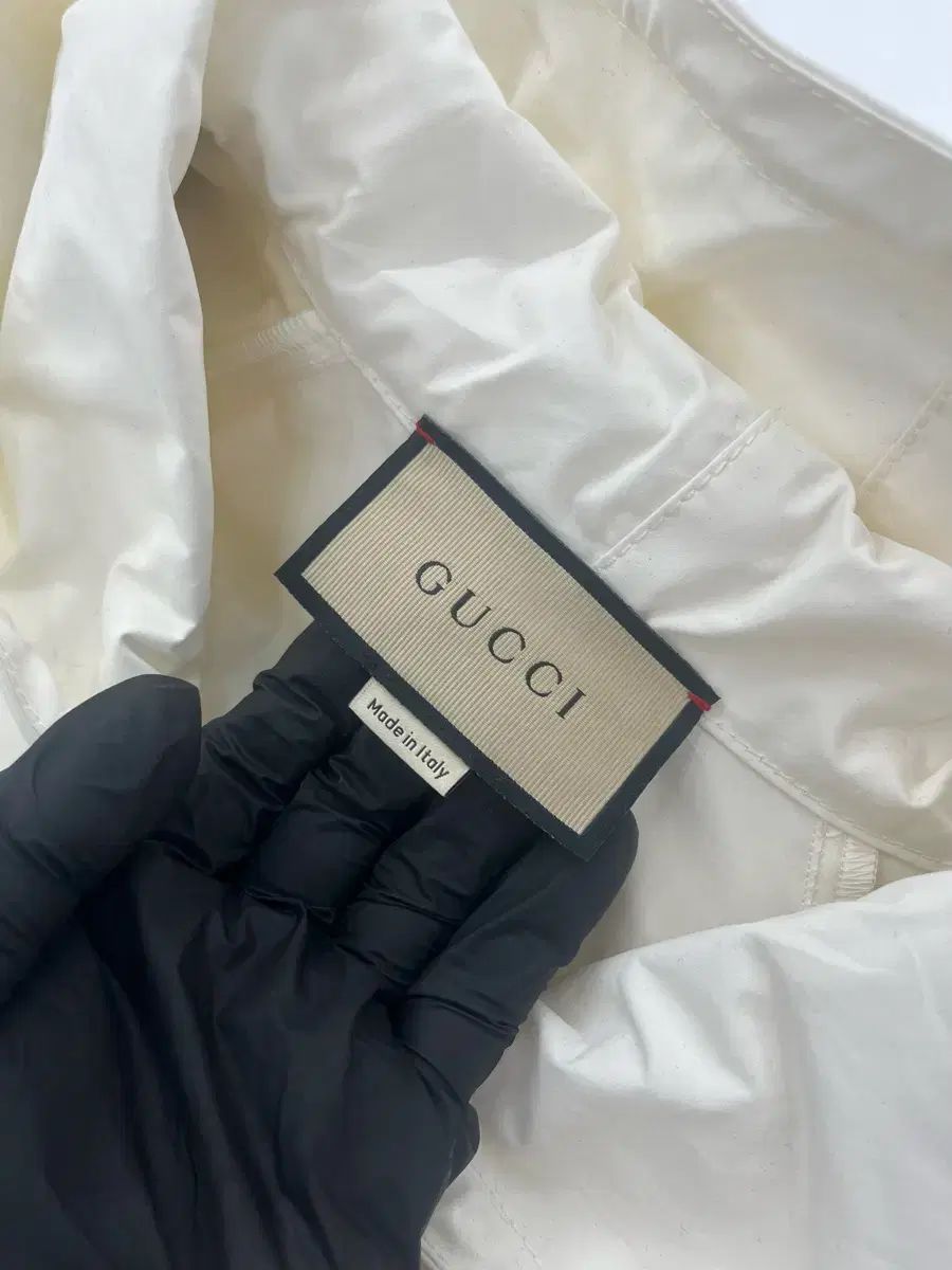 希少 GUCCI シェリーライン アノラックパーカー ハーフジップ 黒 GUCCI(グッチ) シェリーラインロゴ ハーフジップ アノラック