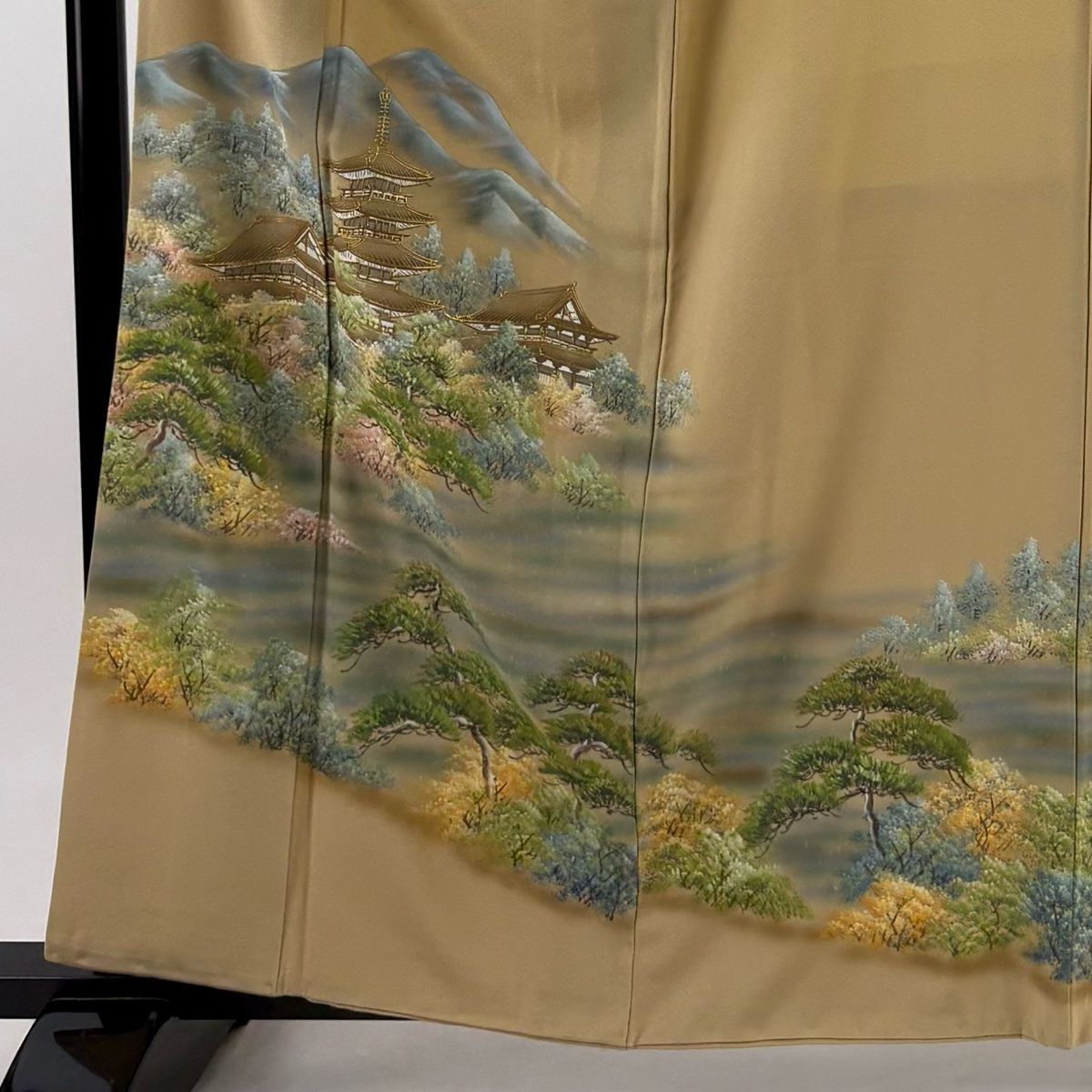 色留袖 身丈159.5cm 裄丈66.5cm M 袷 薬師寺 落款 風景 建物 金彩 ぼかし ベージュ 正絹 秀品 一つ紋