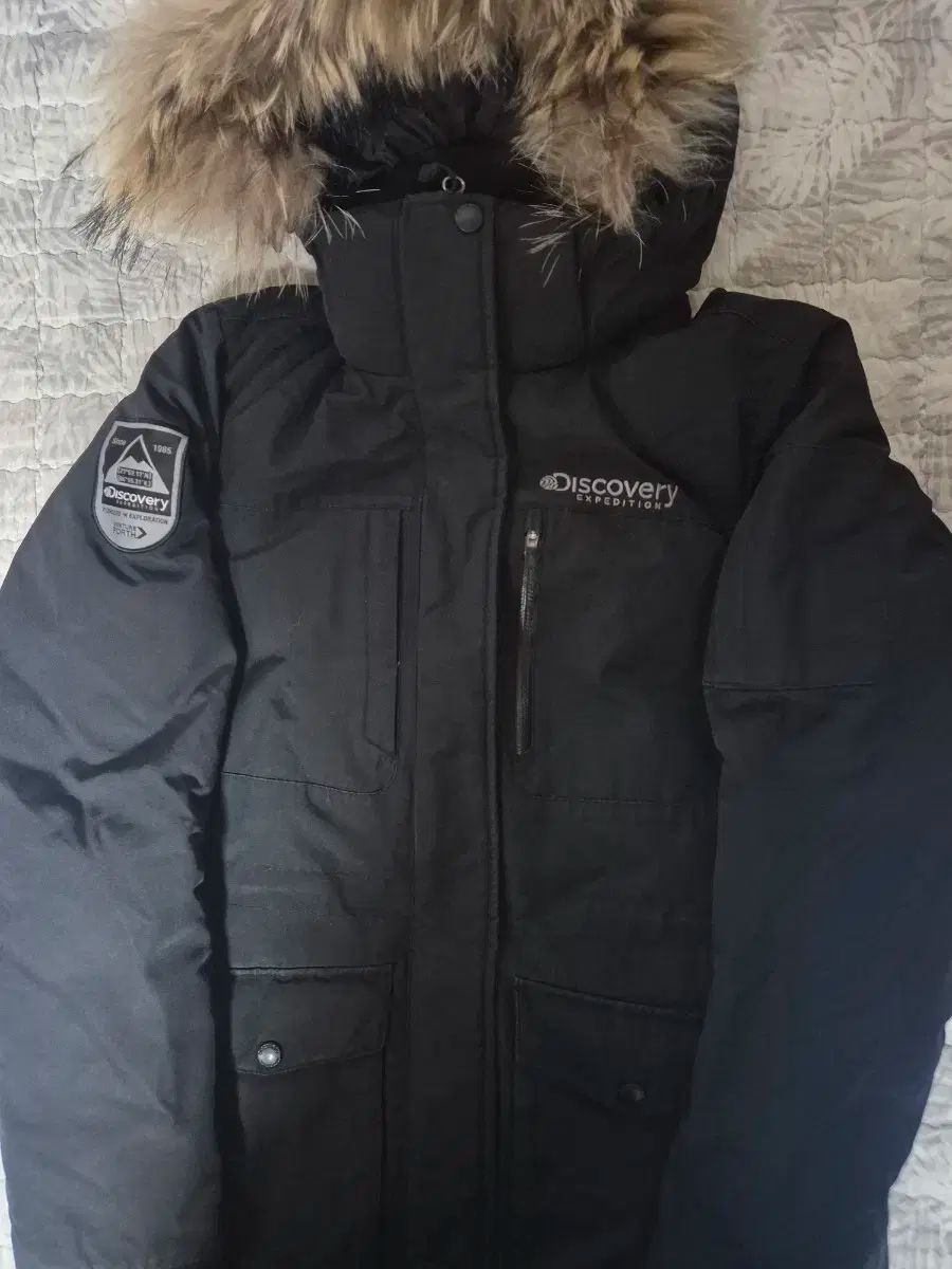DISCOVERY ブラック ダウン アウター