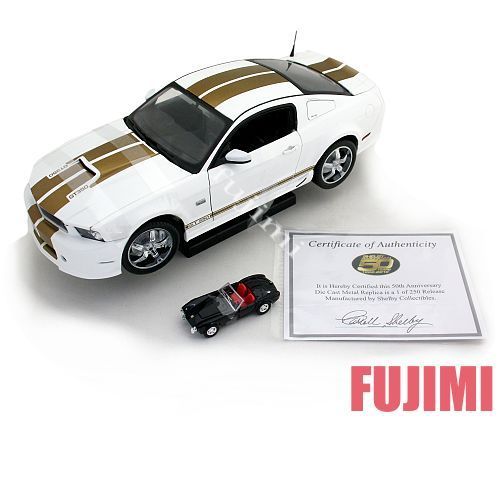 SHELBY COLLECTIBLES 2012 Ford Shelby GT350 with Cobra 1/18 