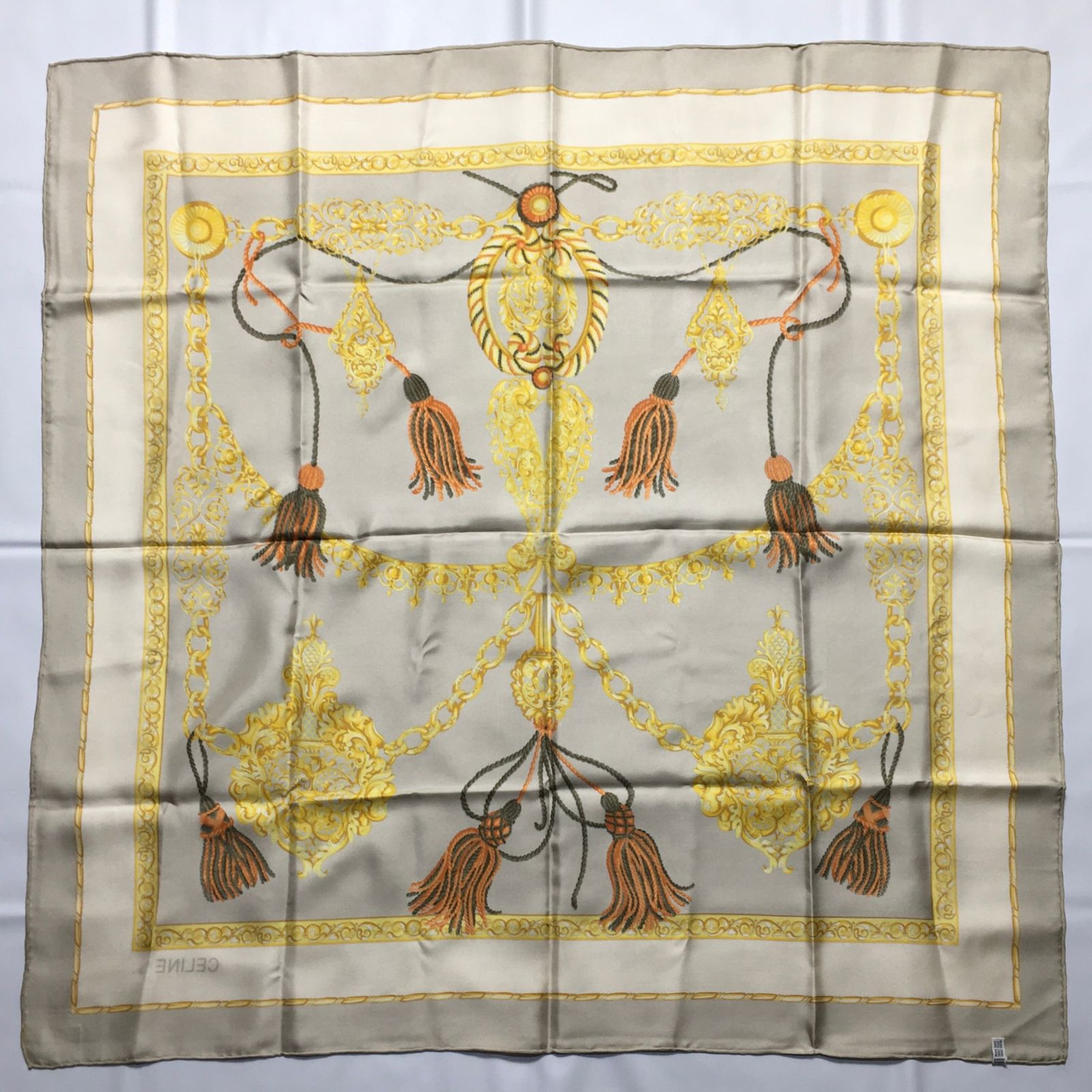 2509-128｜美品｜セリーヌ スカーフ シルク グレージュ タグあり 2509-128｜美品｜セリーヌ スカーフ シルク グレージュ タグあり