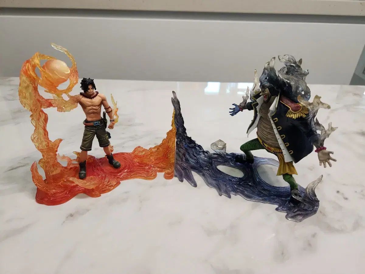 【雷市場（ポンジャン）商品韓国直送】 ワンピースフィギュア エース vs 教える