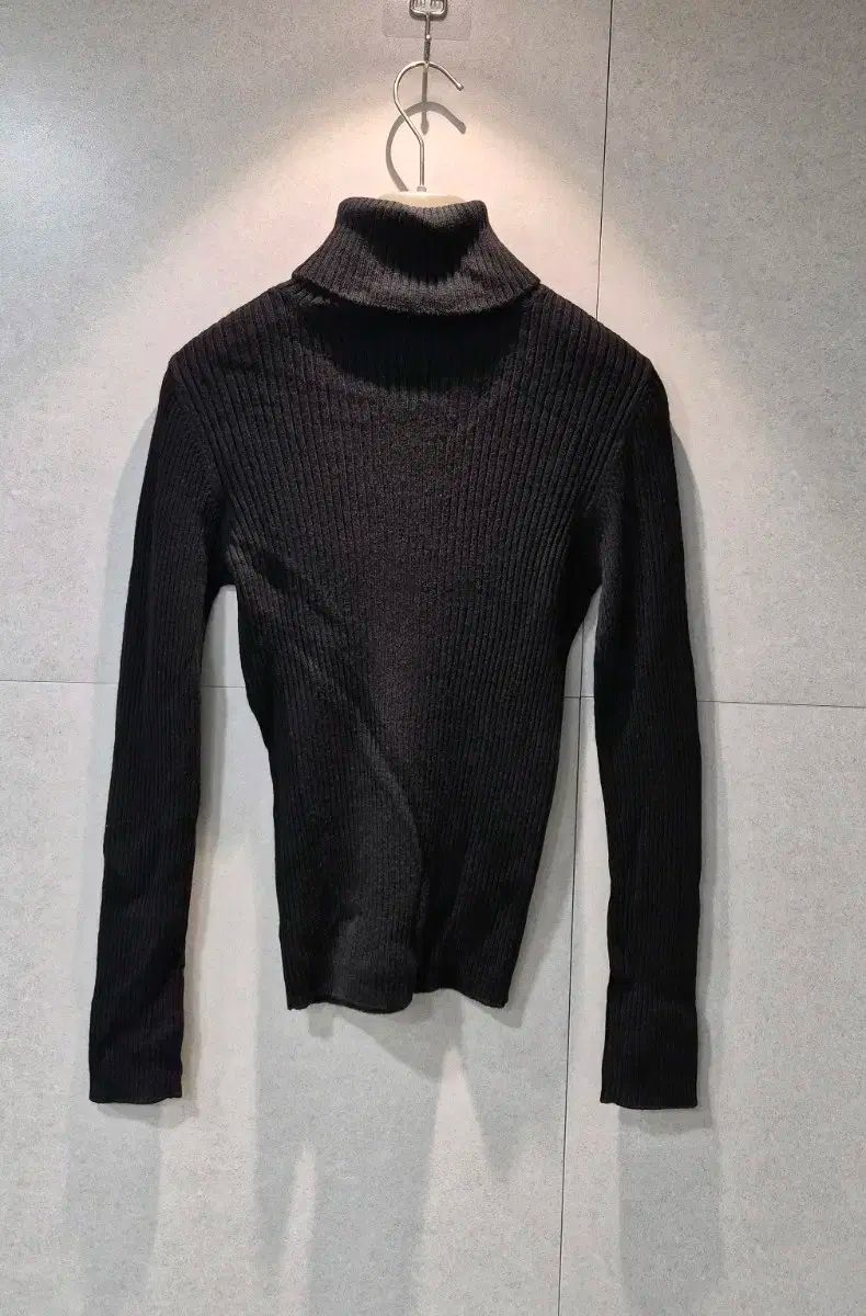 ブランド BURBERRY バーバリー レディース リブ ウール タートルネック 長袖Tシャツ ディオール グッチ バッグ 財布