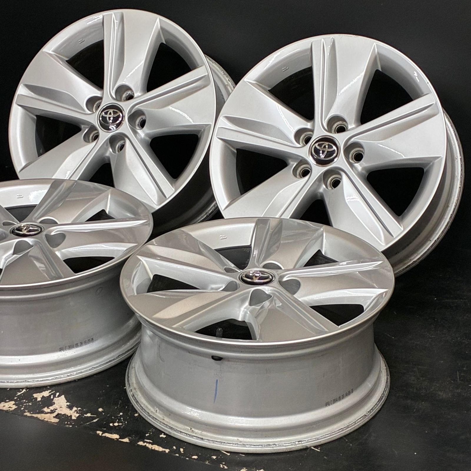 60系ハリアー　純正ホイール　17インチ4本セット【タイヤ付】 60ハリアー 純正ホイール タイヤホイールセット 4本 トヨタ 60系