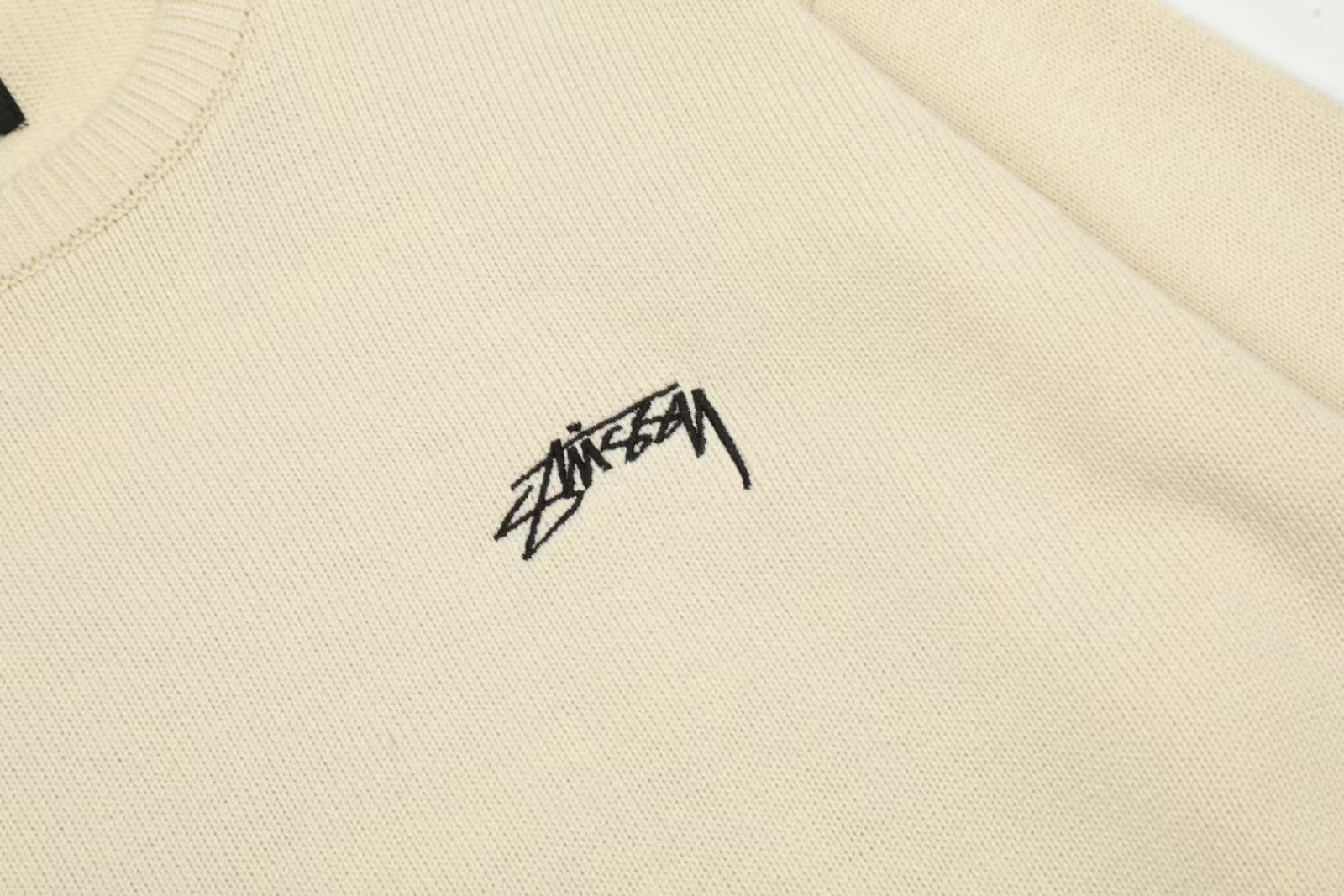 Stussy グラフィティプリントスウェットシャツ