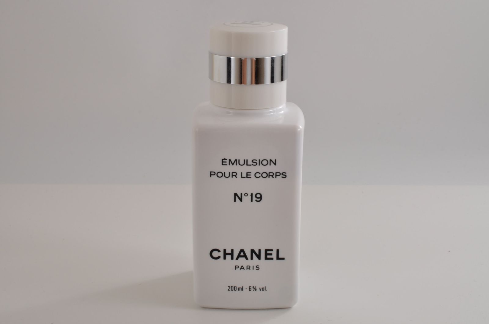 CHANEL シャネル ボディエマルジョン N゜19 乳液 115ml