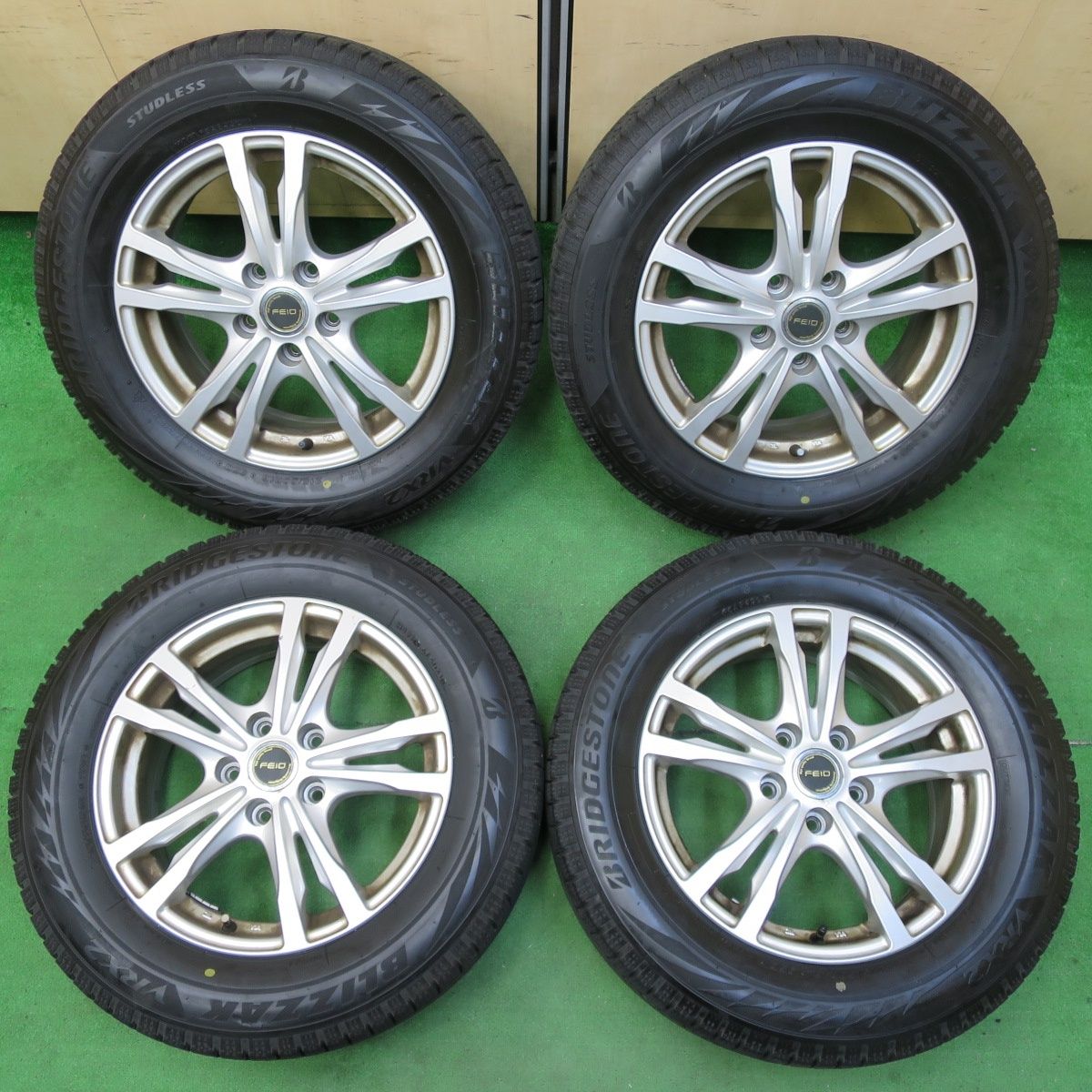 送料無料* バリ溝！21年！9.5分☆スタッドレス 215/60R16 ブリヂストン ブリザック VRX2 FEID 16インチ  PCD114.3/5H☆4062706イス - メルカリ