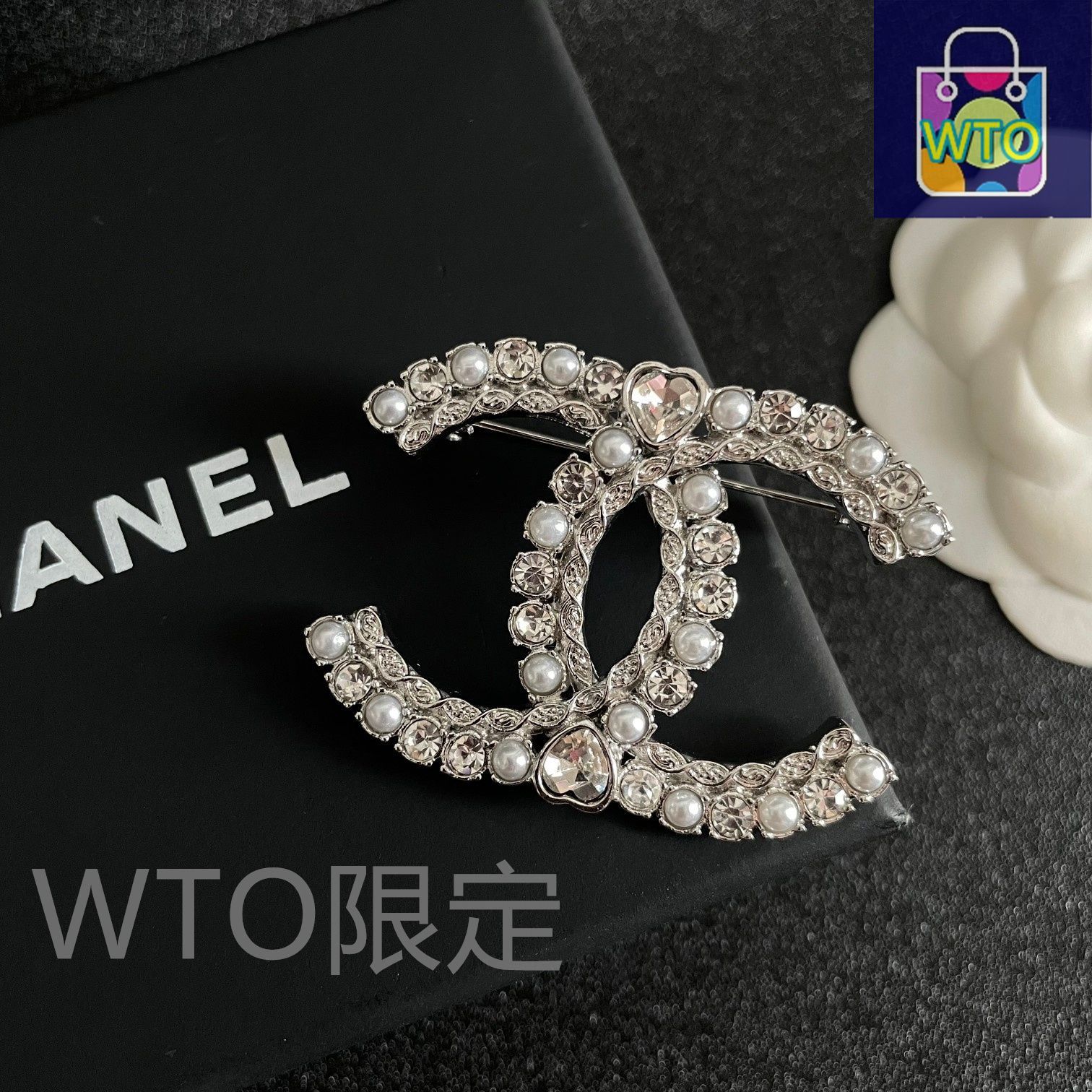 胸元にシャネルの気品を♪【CHANEL】 エンブレム ラペルピン 今日特価】CHANEL シャネル 専門店新商品と同時期に発売 胸ピン