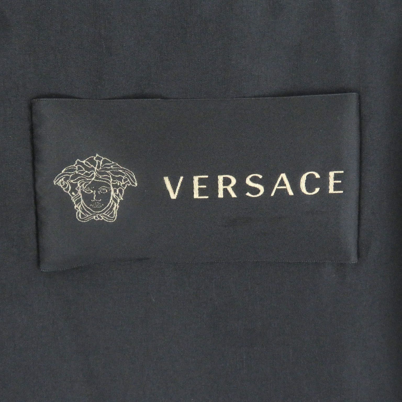 美品□VERSACE ヴェルサーチ A85246 バロック柄 ウィンド