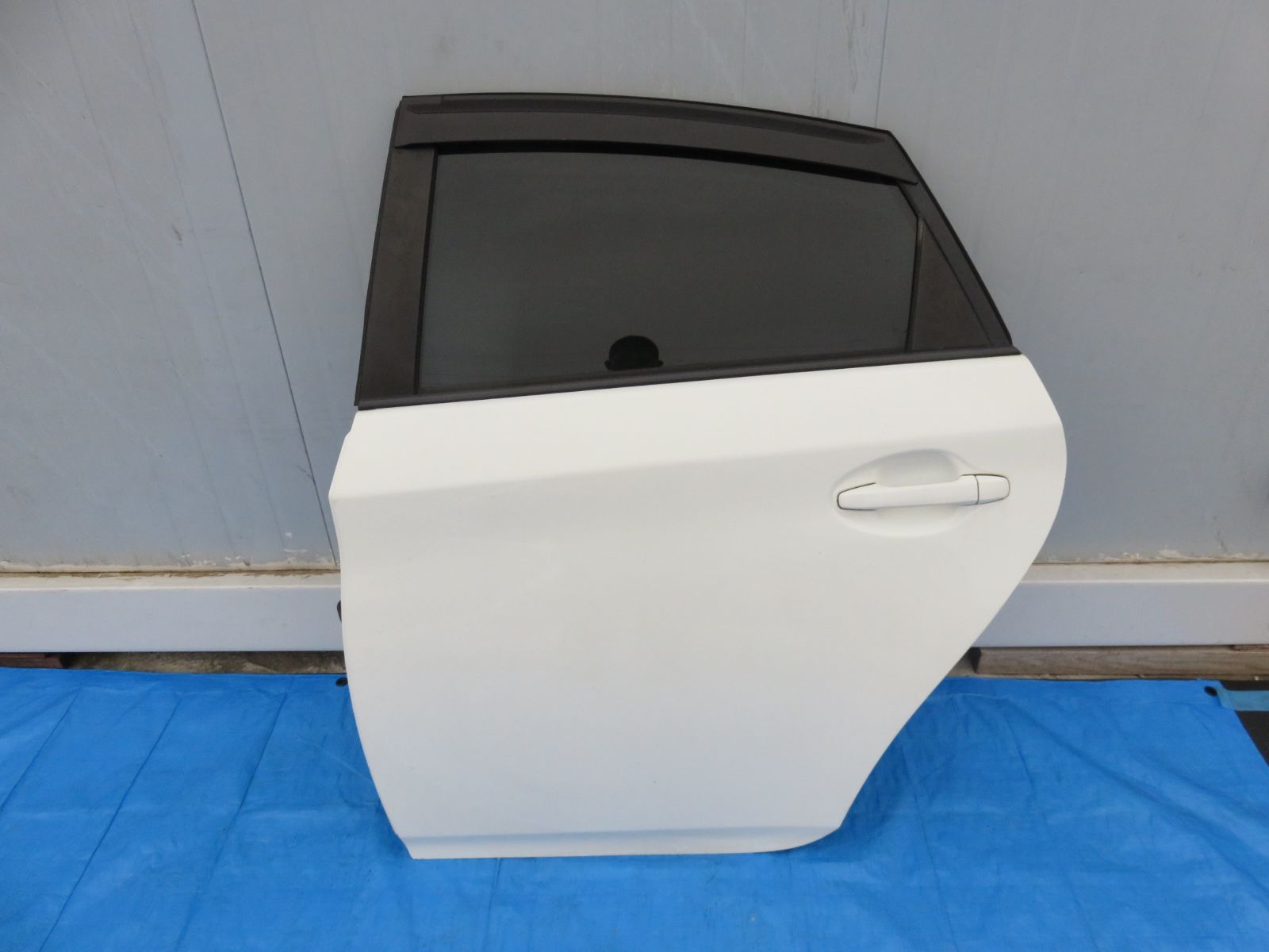 SFC2827 プリウス30系 ZVW30 ZVW35 純正 左リアドア 後席 左後ドア PWスイッチ 内張り付