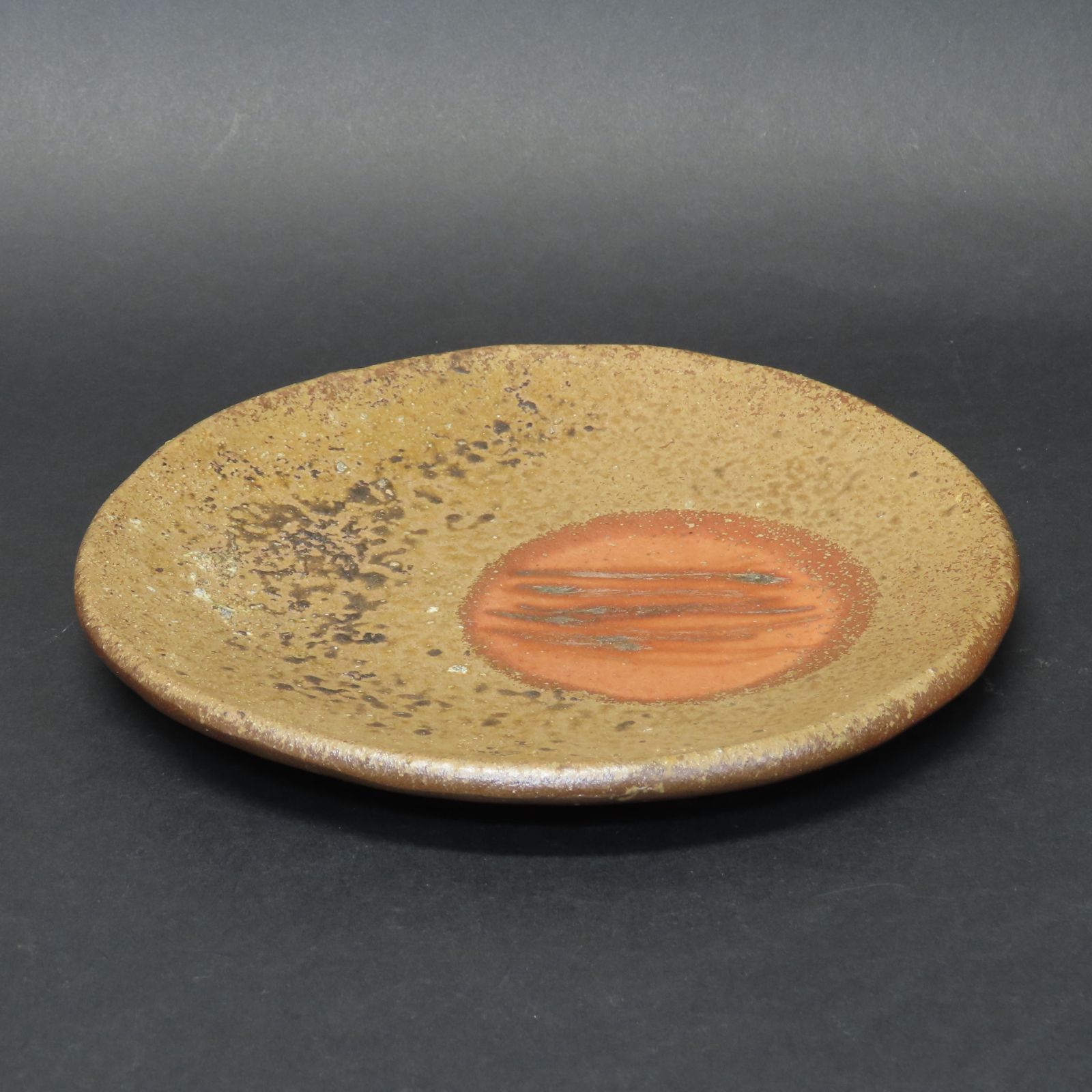 0063 美品 吉本正 真作保証 備前焼 叩き丸皿 20.5cm 在銘 共箱 共布 岡山県重要無形文化財保持者 日本工芸会正会員 師匠:人間国宝 藤原啓 /金重陶陽 古備前