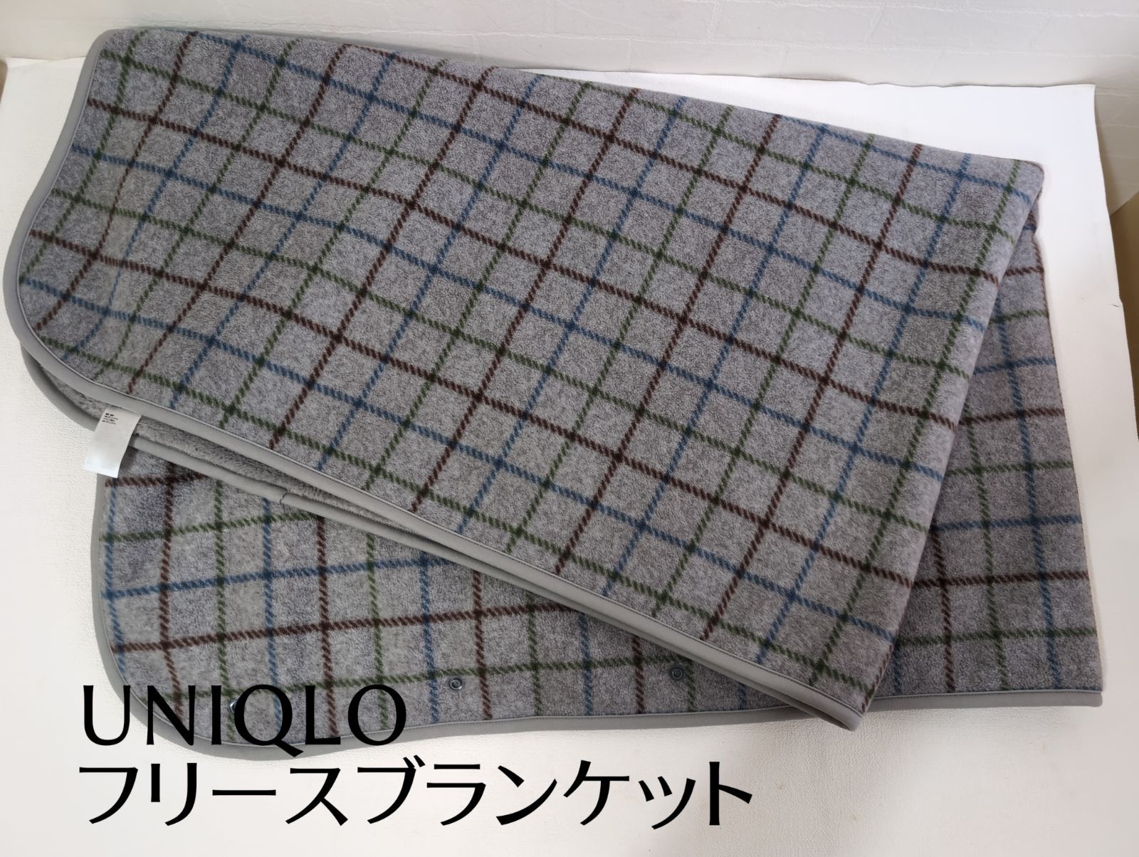 美品 ユニクロ フリース リバーシブル ブランケット グレー チェック柄