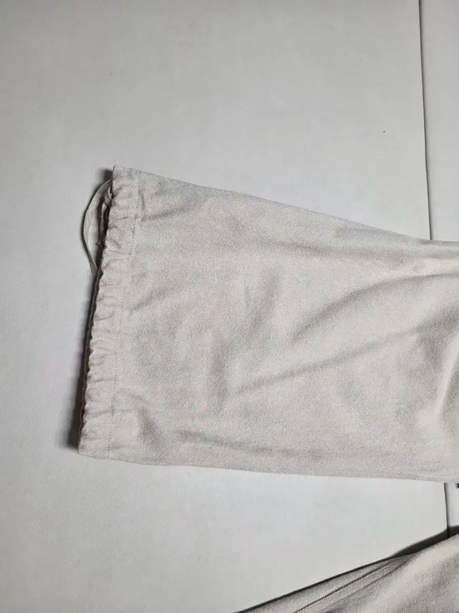 パンツ ベージュ