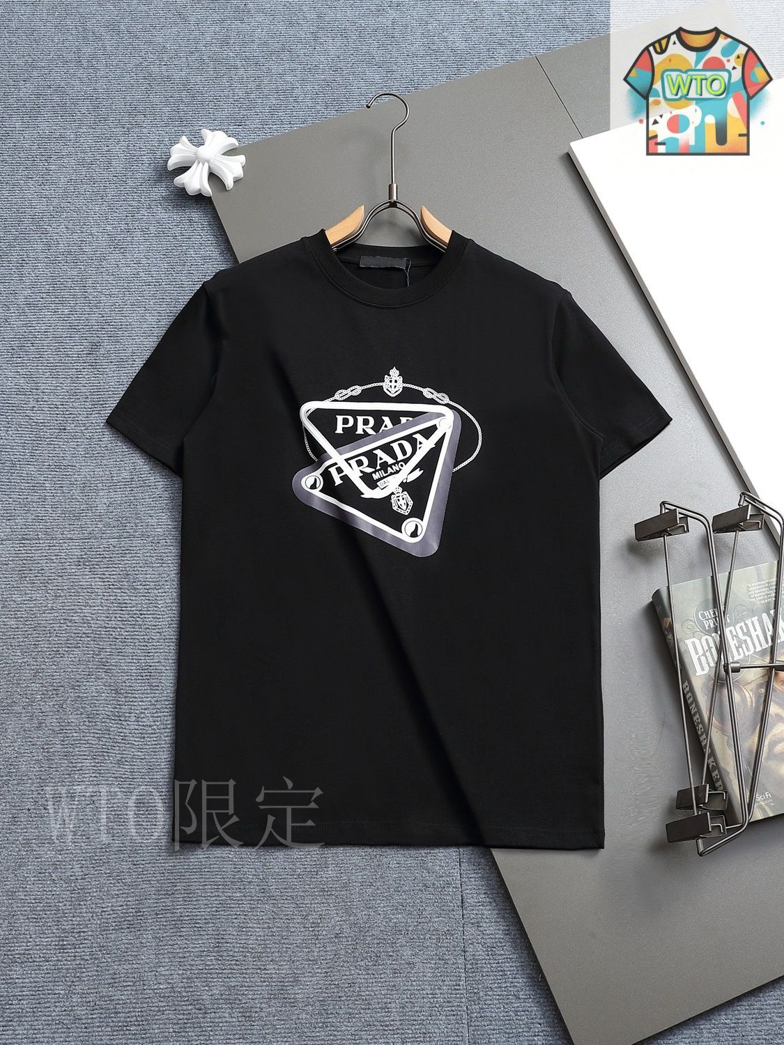 PRADA ロゴ ディテール ショートスリーブ T【関税込】 今日特価】PRADA 25ss 胸前プリントショート T-3 - メルカリ